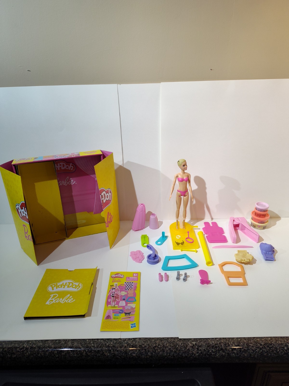Play-Doh Barbie Designer Fashion Show Playset Pre-Owned See Description