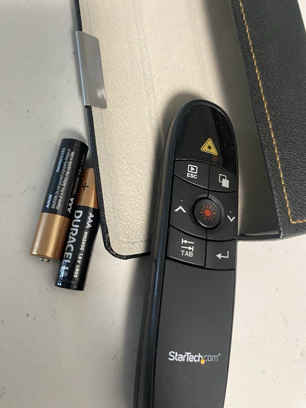 StarTech Wireless Presentation Remote With red Laser Pointer - 90ft (27m)
