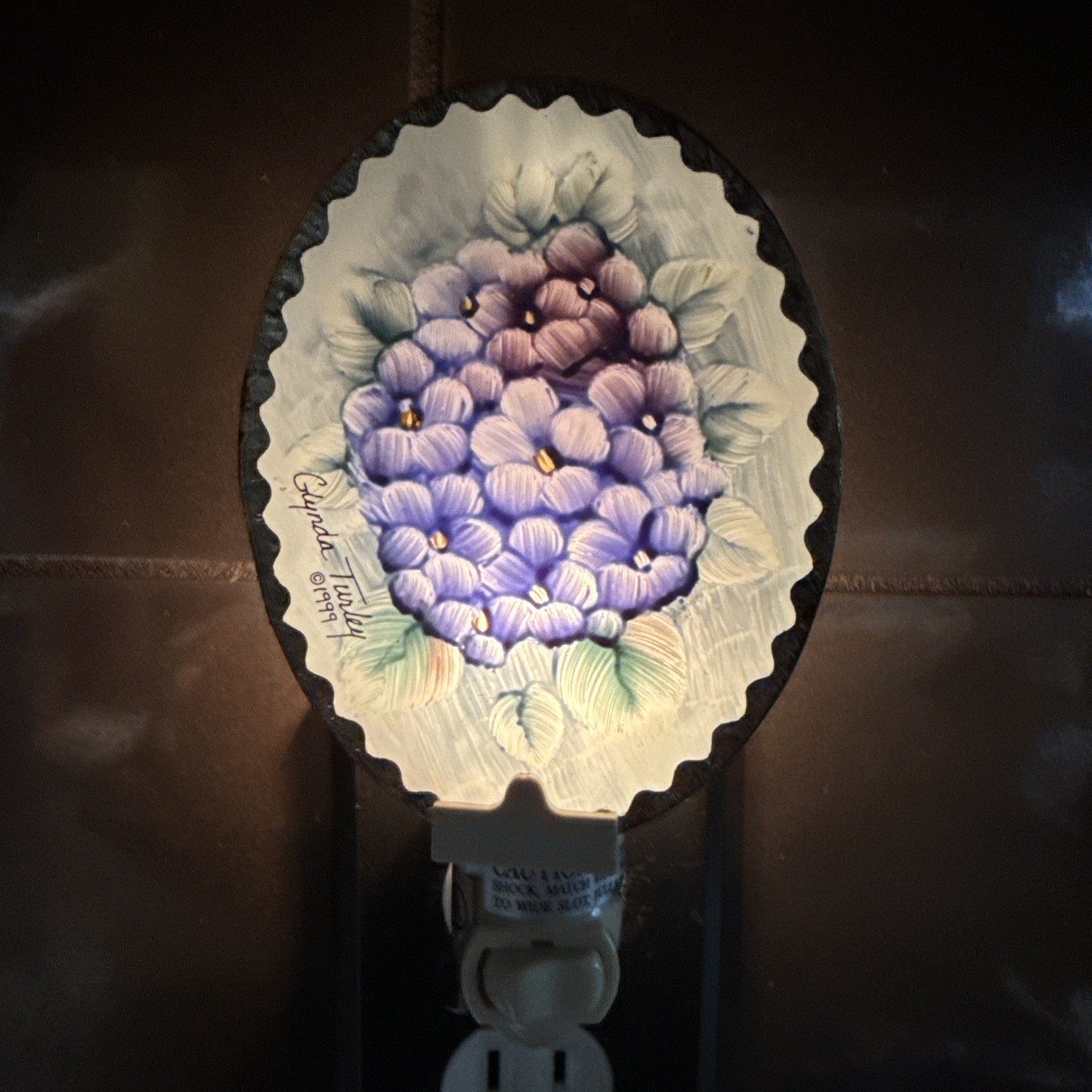 Glynda Turley Hand Painted Glass Hydrangea Plug-in Nightlight Signed 1999