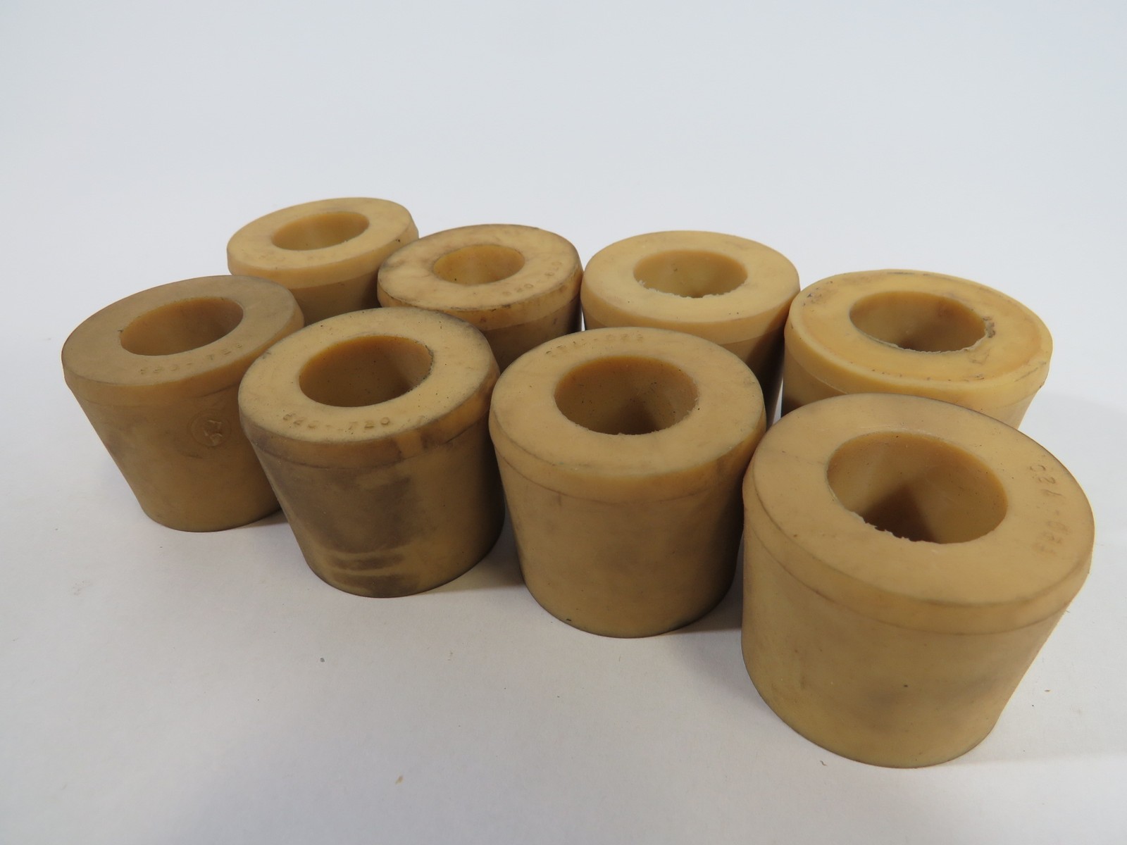 Arrow Hart 1547-73-P Natural Cable Grommet .620-.720" 20/30A Lot of 8 USED