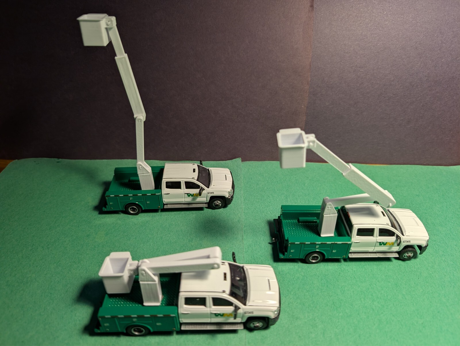 S 1:64 scale bucket lifts for Greenlights/Auto World service trucks