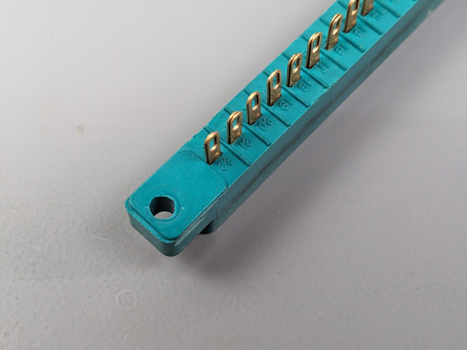 TRW CINCH 50-22A-20 Card Edge Connector 22 Pin 0.156in