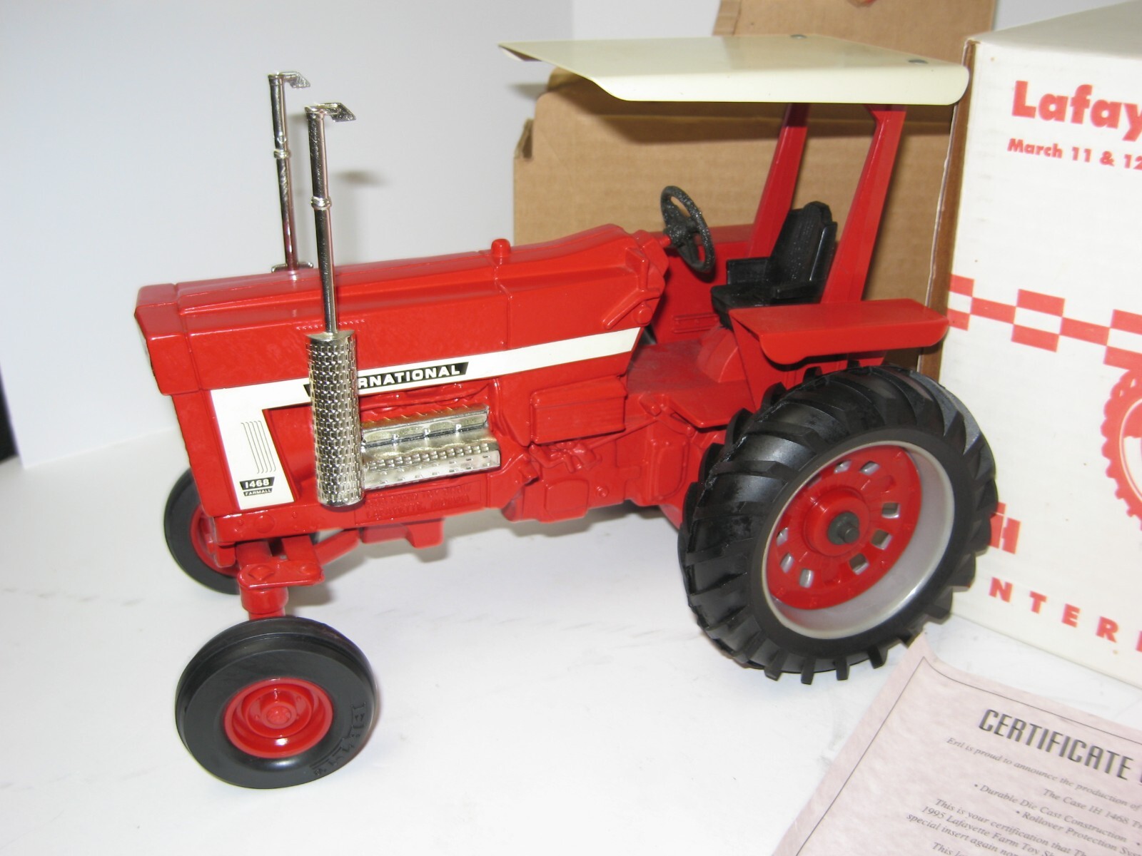 1/16 INTERNATIONAL 1468 V-8 LAFAYETTE SHOW NIB