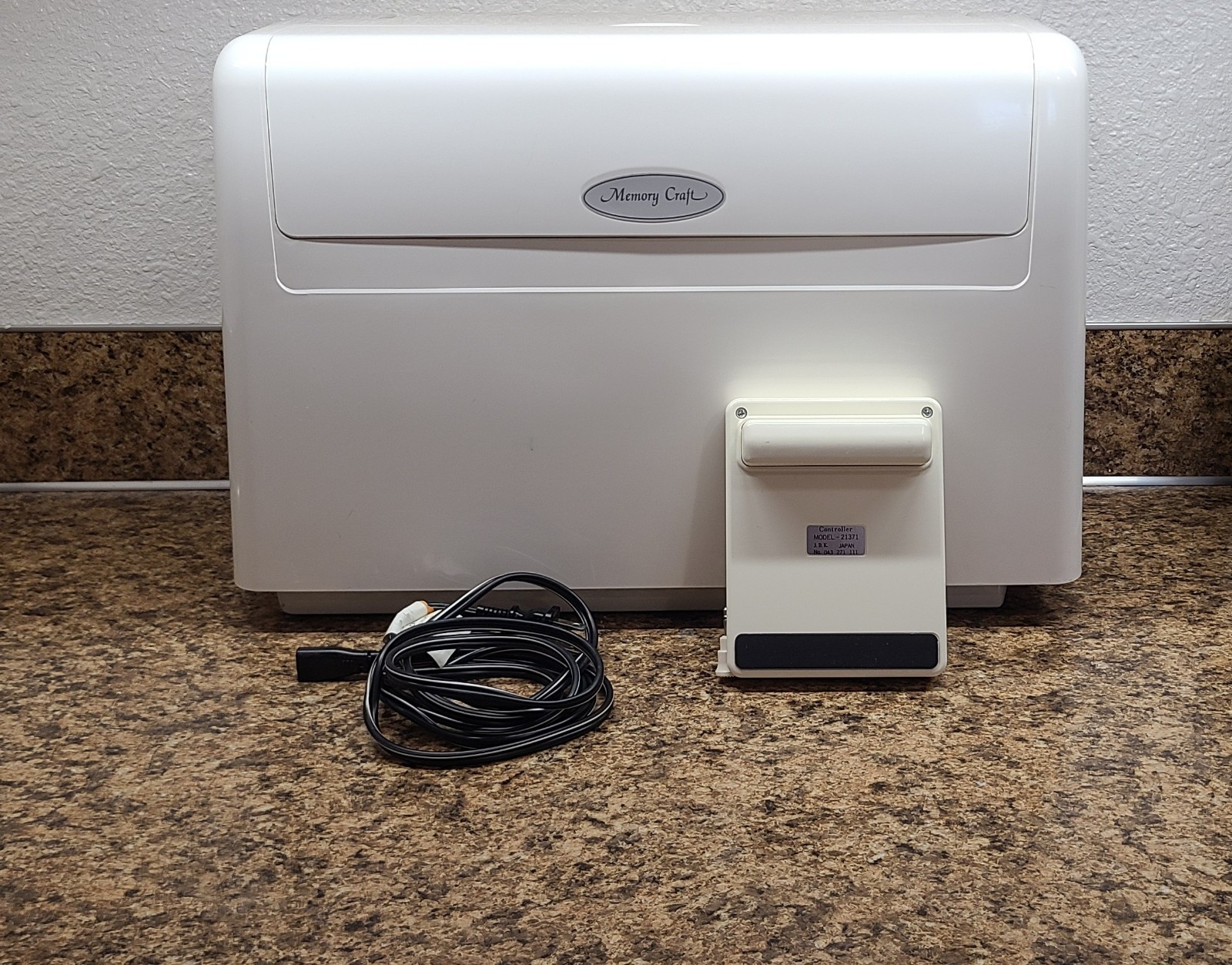 Janome Memory Craft 9000 Computerized Sewing Machine