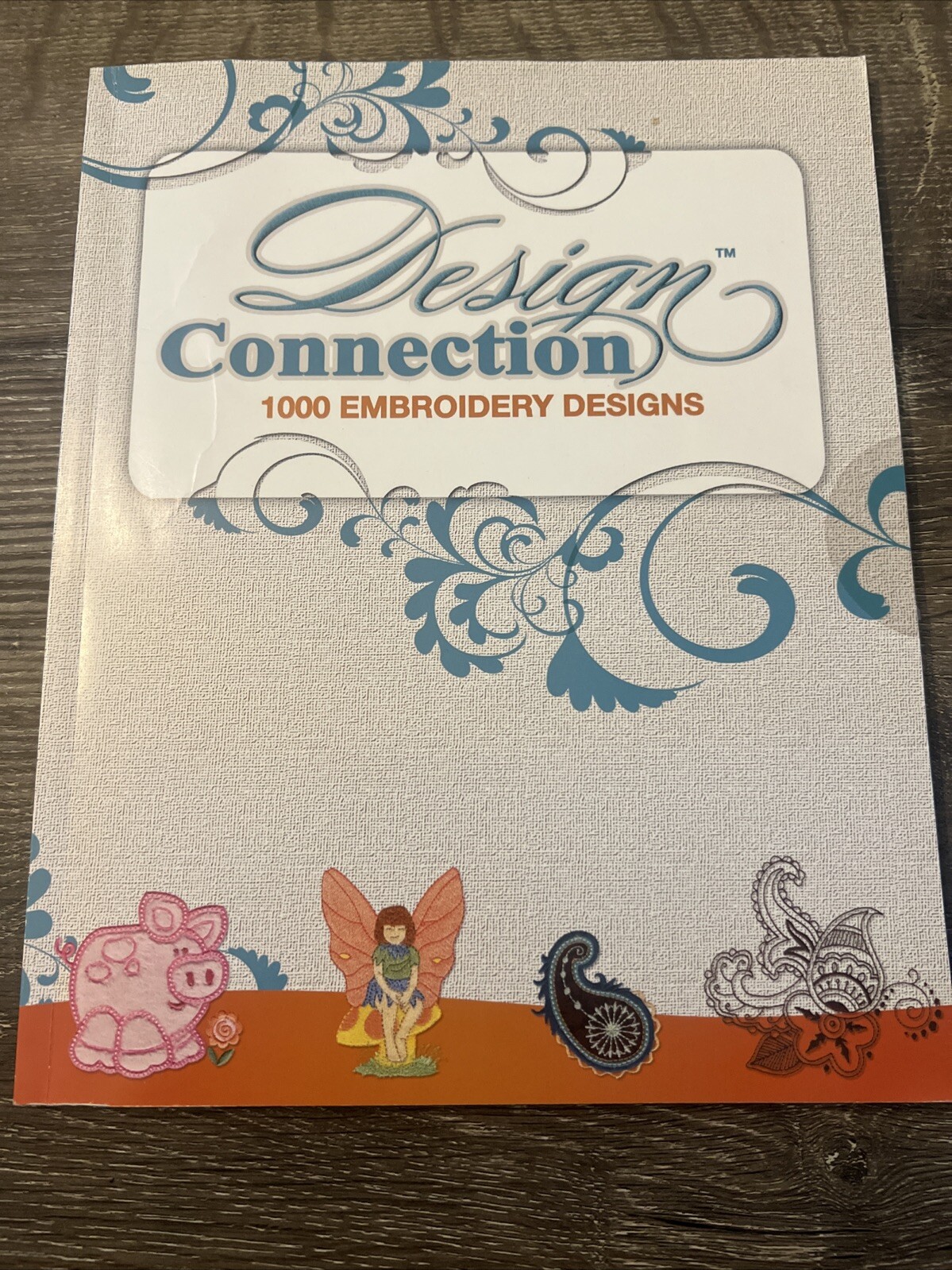 Design Connection 1000 Embroidery Designs with CD and 1-8 Embroidery Essentials