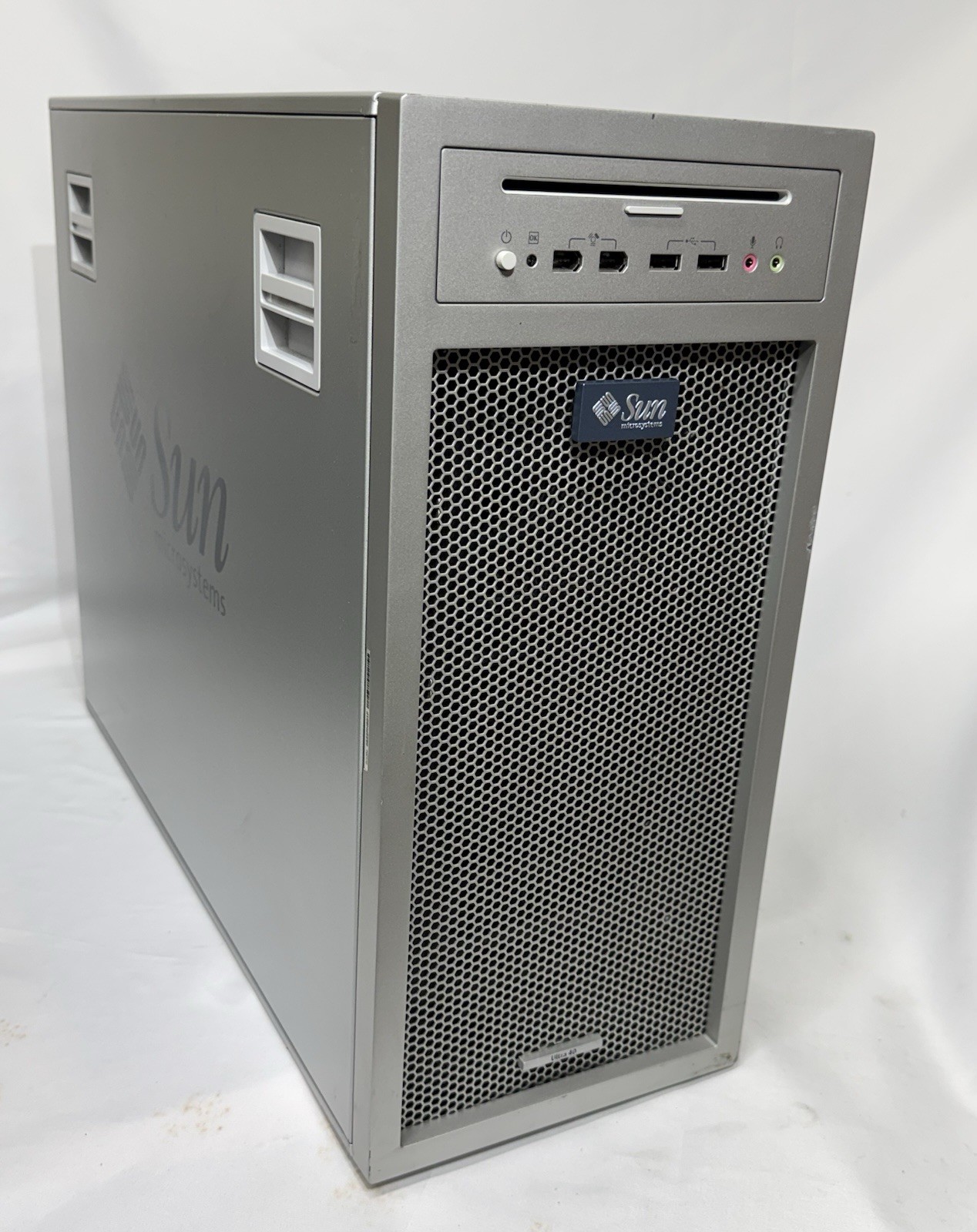 SUN Ultra 40 DUAL 2.2GHz Opteron CPU, 8GB RAM, NVS285 NVIDIA Graphics, DVD