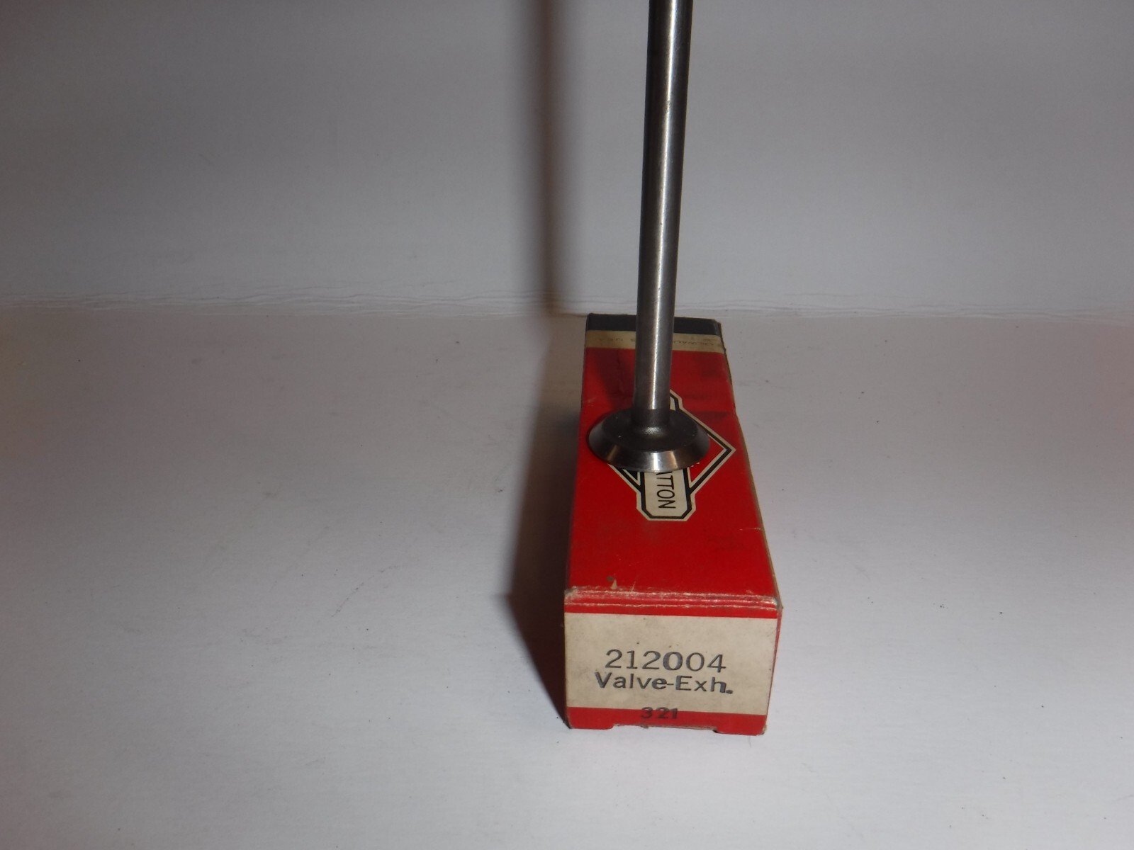 NOS OEM BRIGGS & STRATTON EXHAUST VALVE 212004