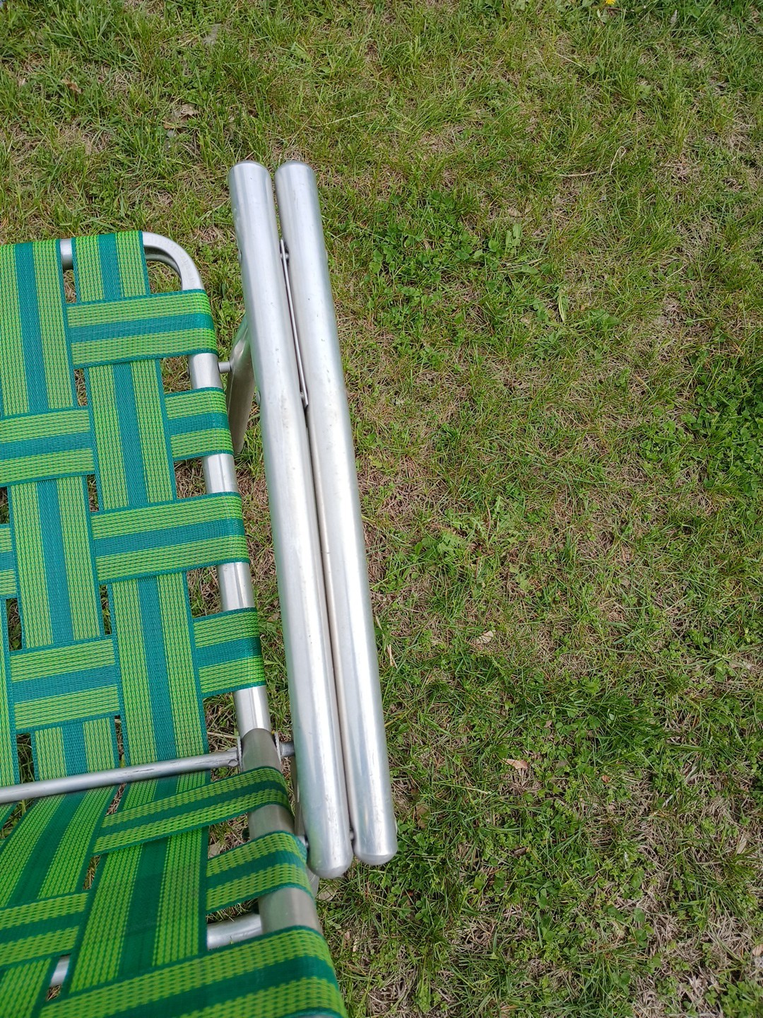 Nice Vintage 1970s 80s Webbed Aluminum Lawn Chair - Solid Green Webbing -