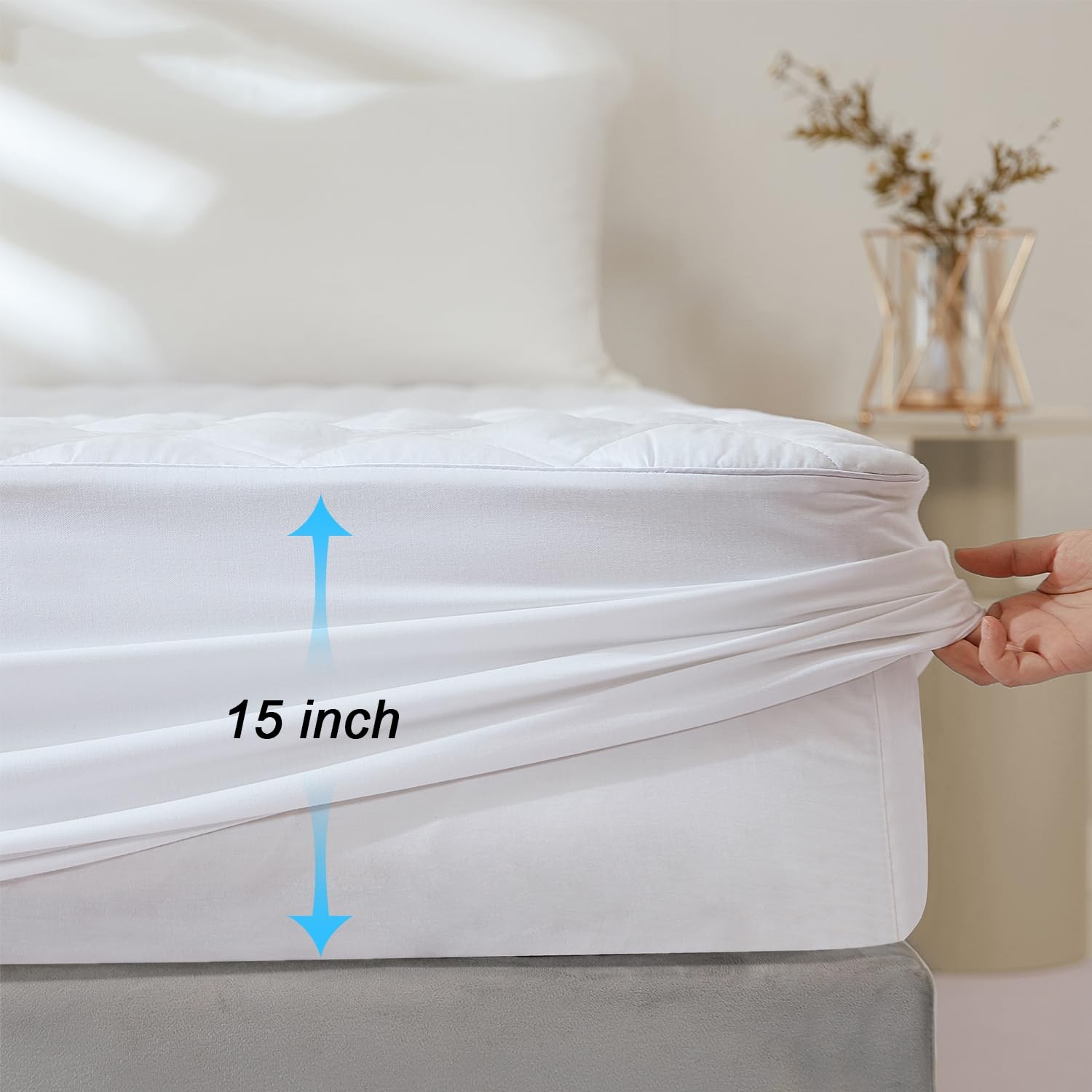 EIUE Quilted Mattress Pad - Lightweight Yet Substantial, Elastic Queen, White