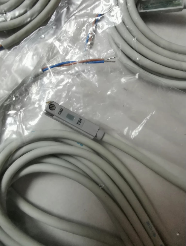 1PC NEW CKD magnetic switch T5H 1m #LL