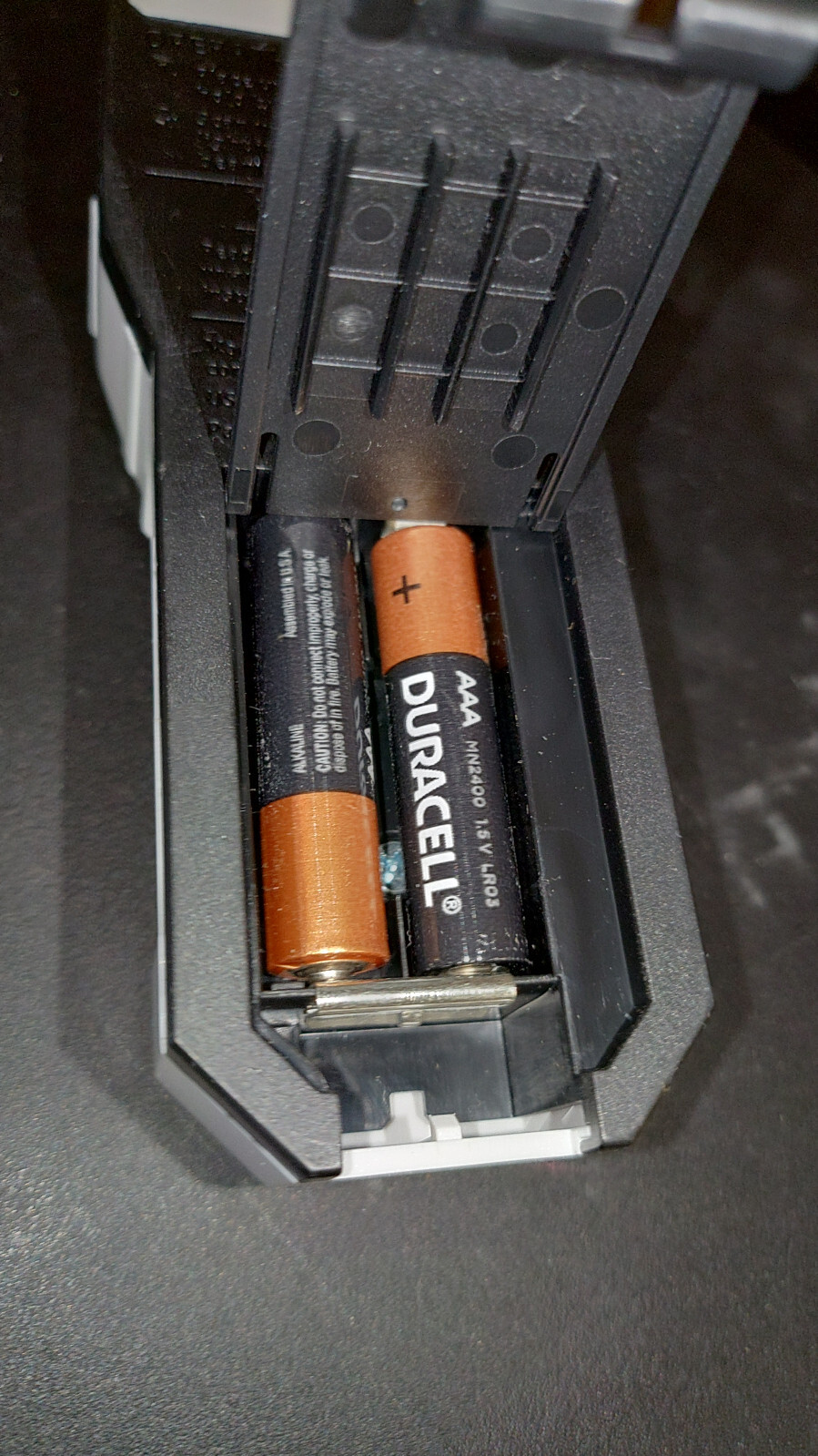 {HART} Basic Stud Finder with TWO AAA Batteries