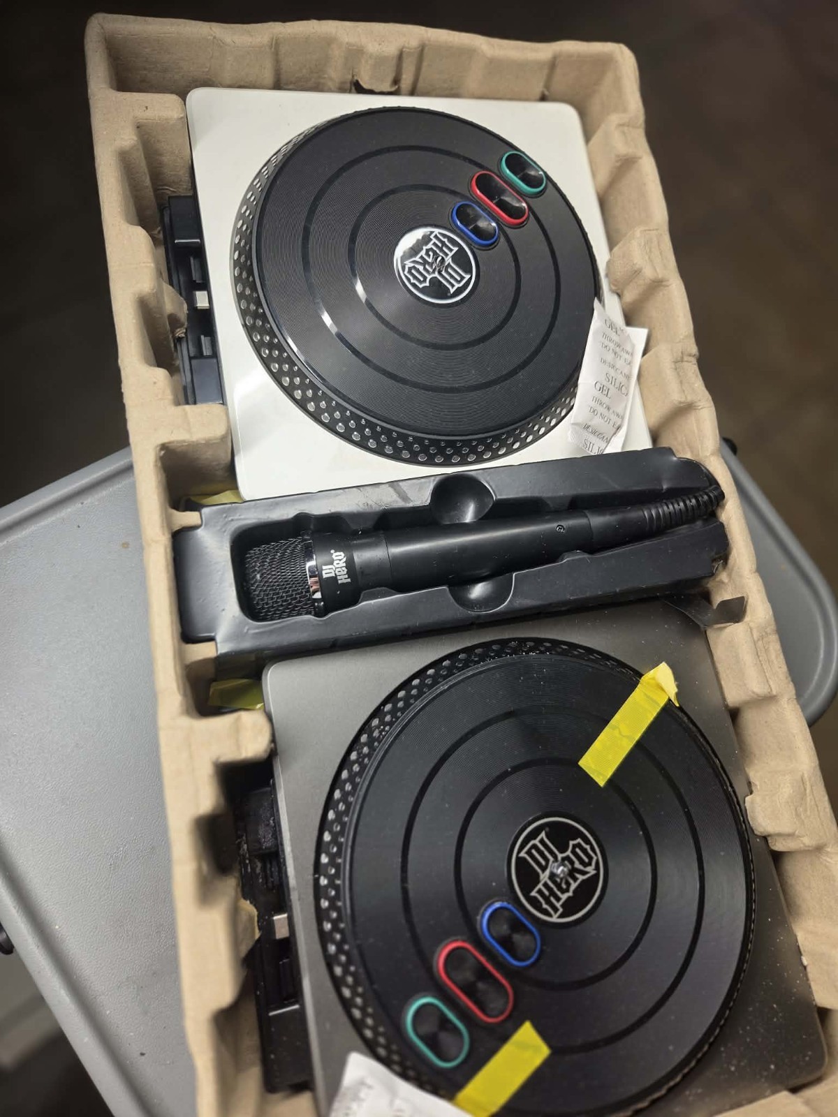 Activision DJ Hero Wireless Turntable Controller Bundle w/ Microphone Xbox 360