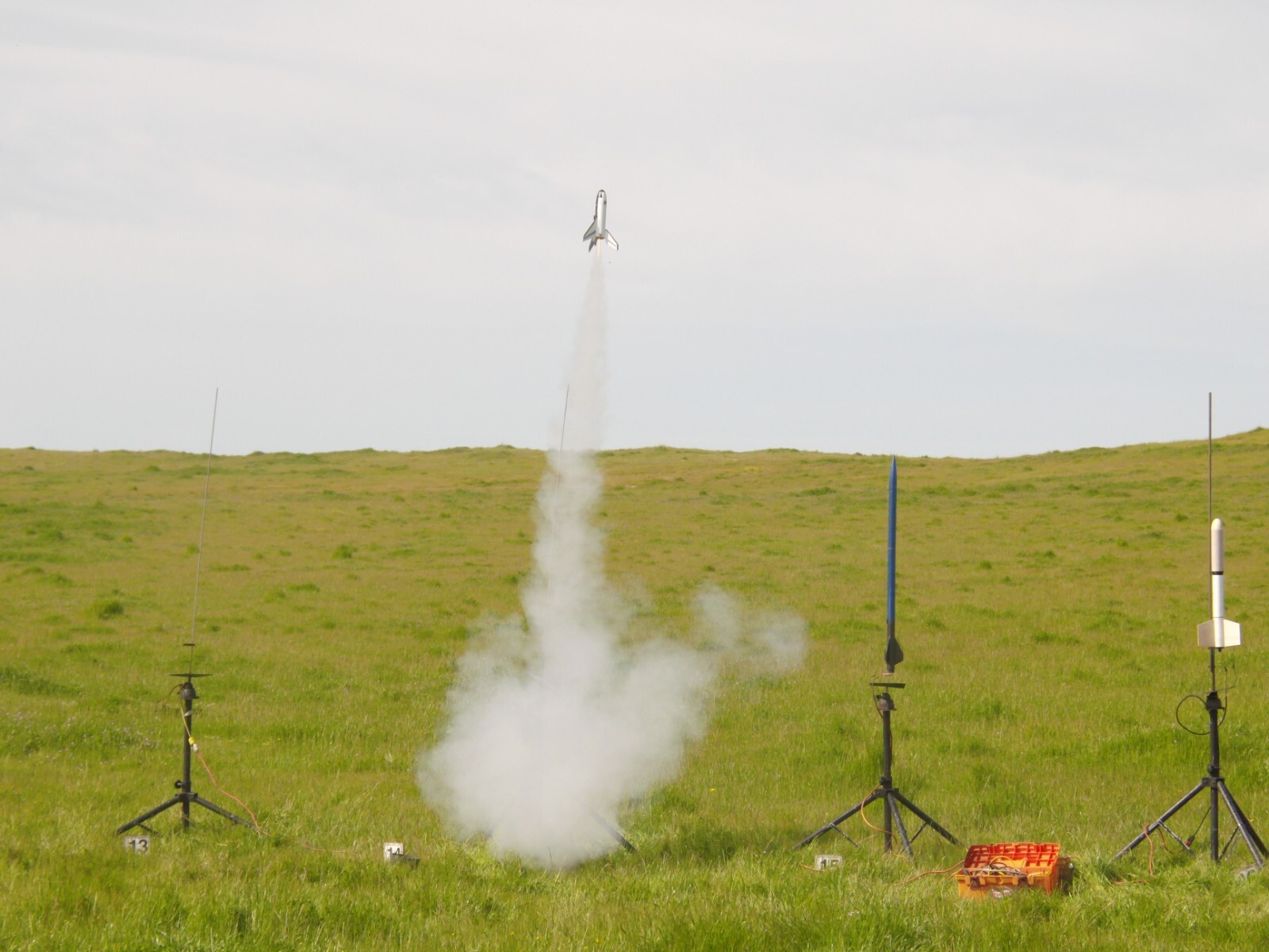 Upscale Estes Mini Shuttle #1391 Flying Model Rocket kit 2.6 dia, 14in tall.