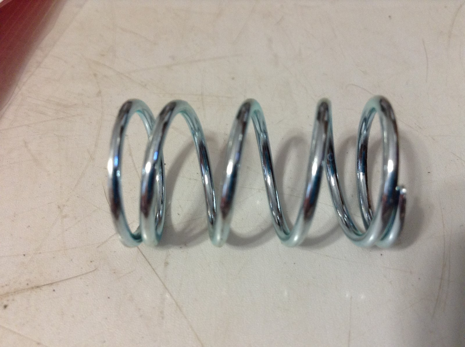 532180R1 - A New Spring For An IH 354, 364, 384, 385, 454, 464, 474 Tractors