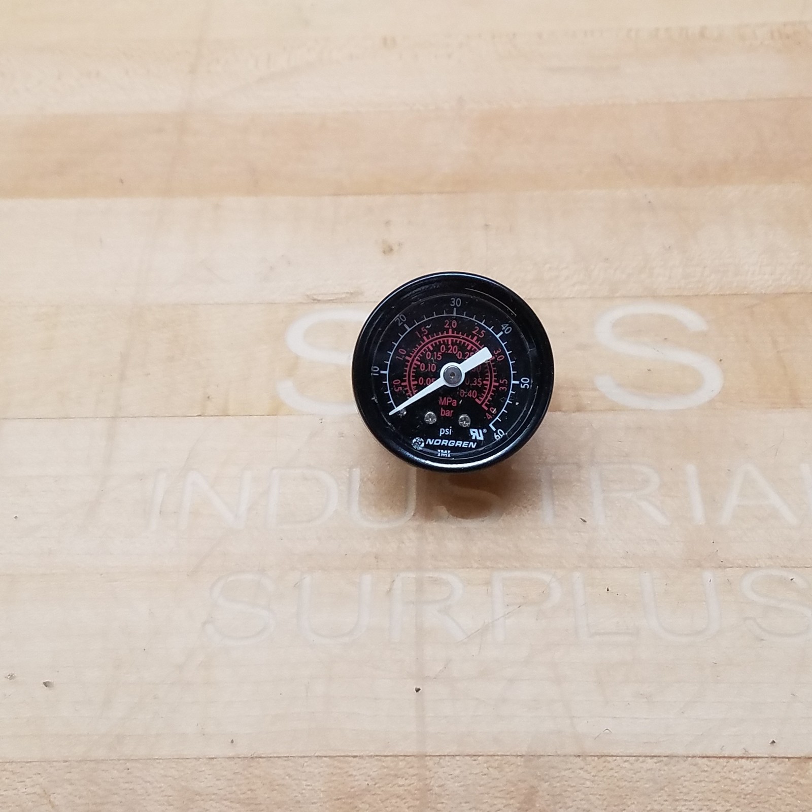 Norgren MH26751 Pressure Gague, 0-60 PSI, Back Mount - NEW