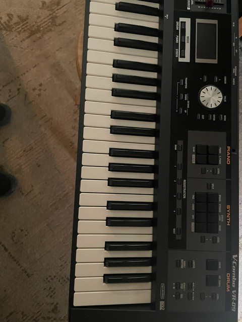 Roland VR-09 Keyboard, excellent condition. hardly used. works perfectly
