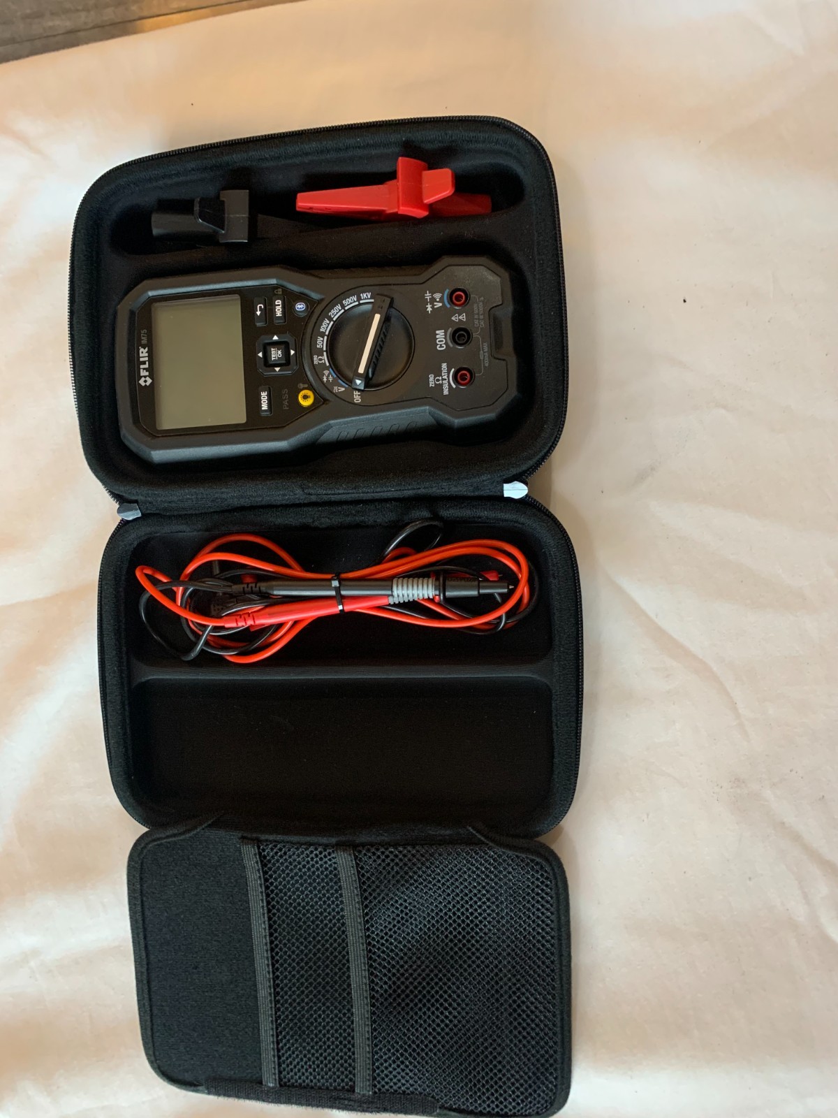FLIR IM75 Insulation Multimeter,BT,LCD,1000VAC/DC