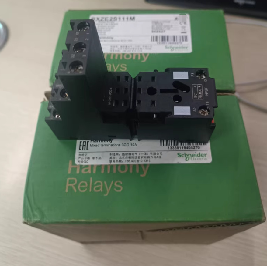 1PC NEW Schneider relay base RXZE2S111M #YY