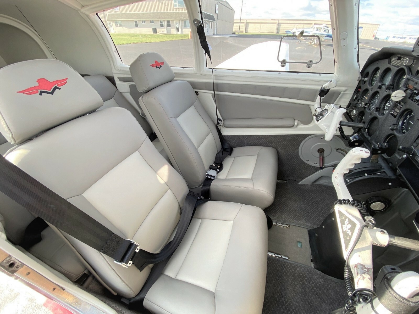 Mooney complete leather interior