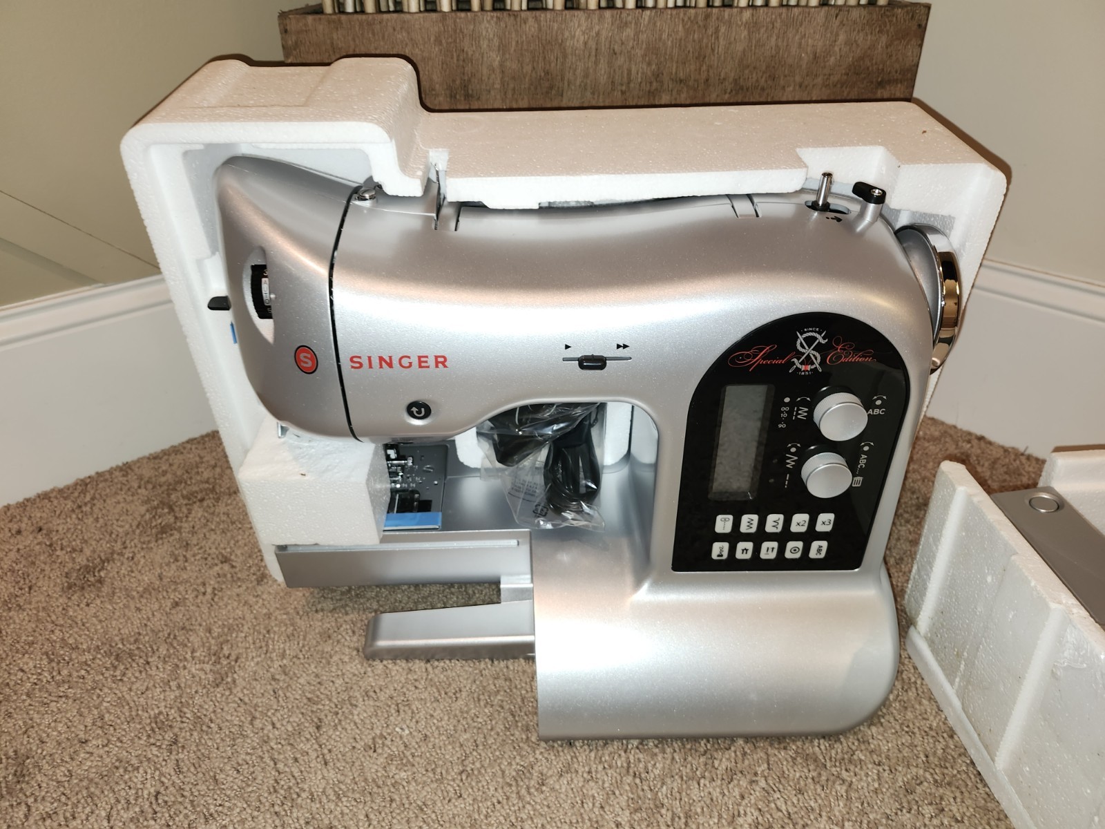 SINGER 90S Special Edition Computerized Portable Sewing Machine w/ LCD Screen