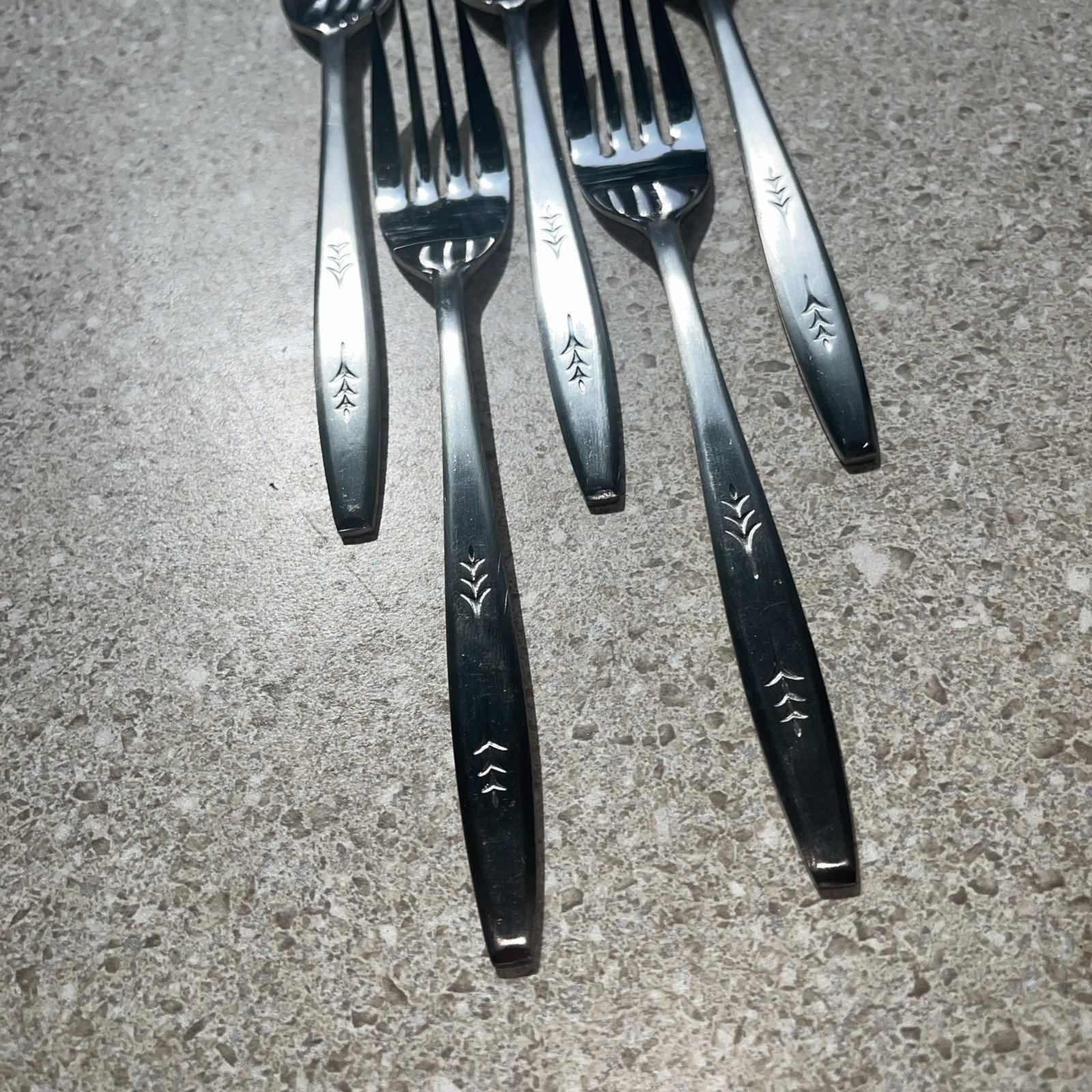H553B~ EKCO ETERNA STAINLESS FLATWARE JAPAN EKS21 Leaf Sprig Cut Design 5 Forks