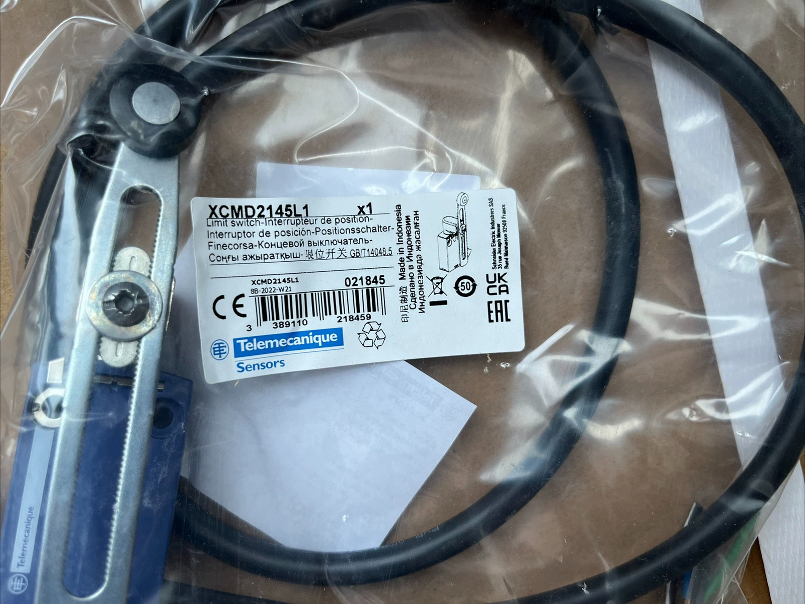 1pc Telemecanique XCMD2145L1 New Limit Switch