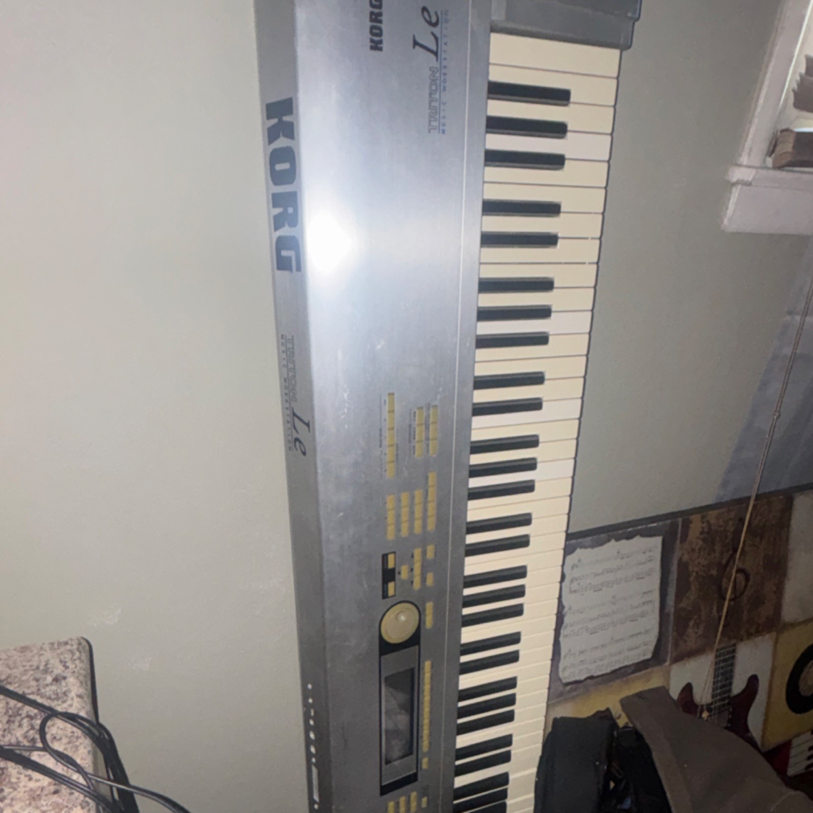 Korg Triton Le 88 Keyboard Synthesizer 88 -Key with Display Screen