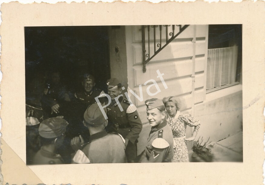 Photo WW II Wehrmacht Soldiers Piano Transport Milowitz Milovice CZ K1.85