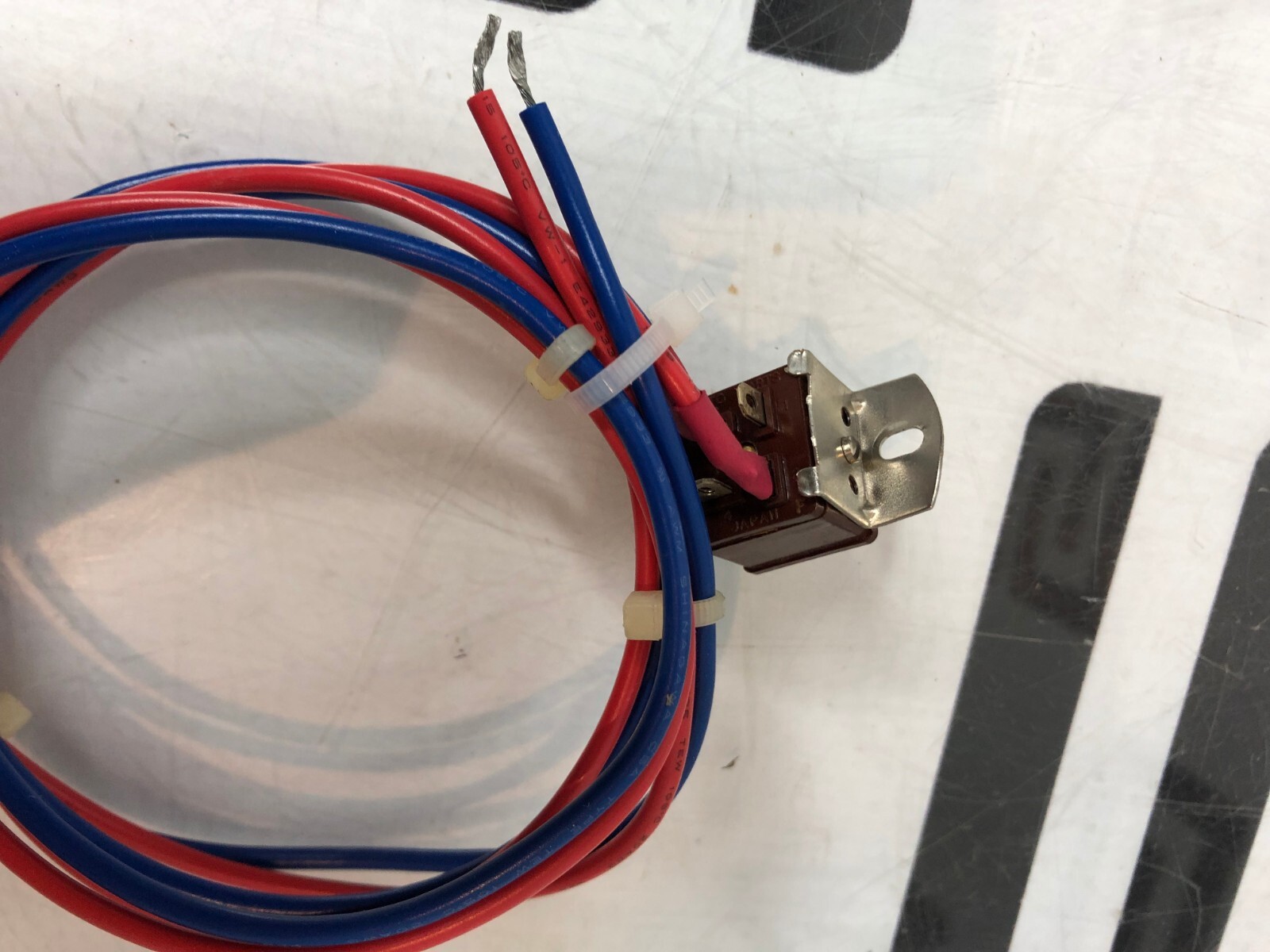 Nikon Diaphot TMD Microscope Lamp House Illuminator Light Receptical Plug Tested