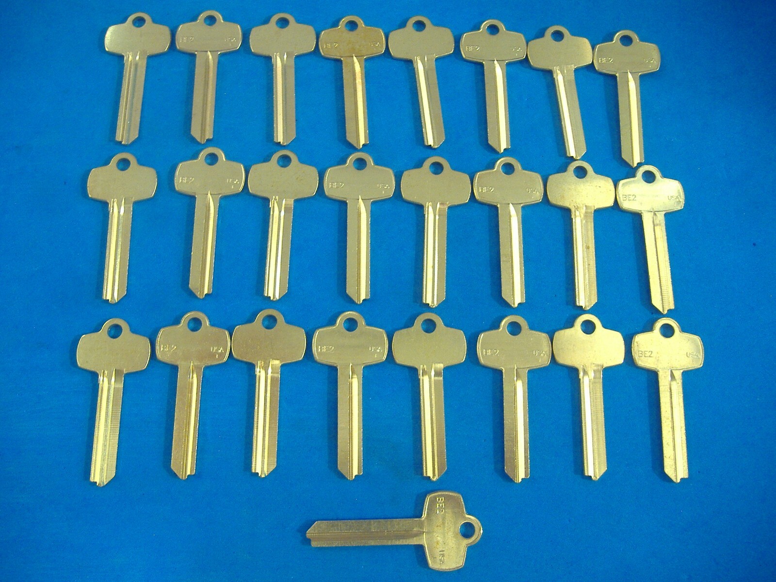 LOT OF 25 LOCKSMITH BE2 KEY BLANKS FITS BEST A KEYWAY  BRASS MADE IN USA