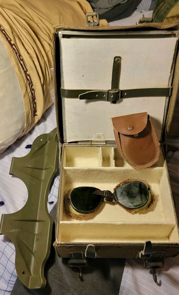 WW2 Era Italian TNT Carry Case Steel & Cotton Canvas+10th Mtn Snow Glasses+shelf