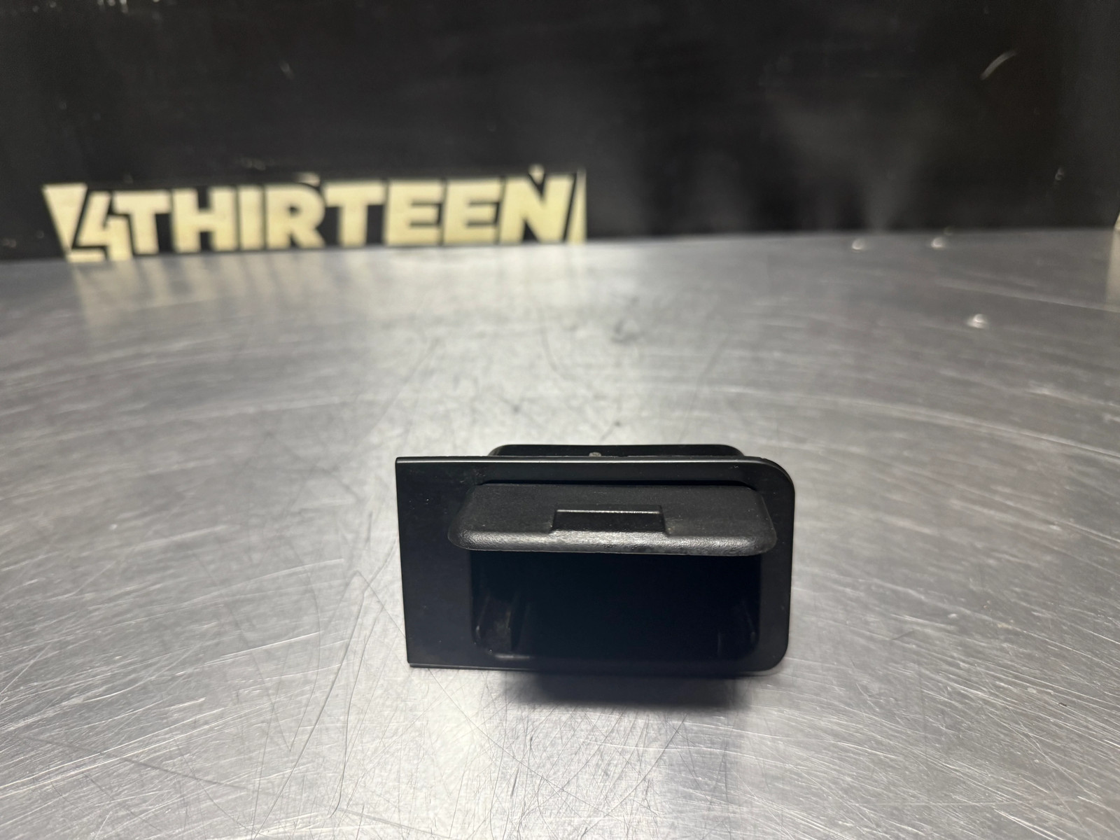 97-04 CORVETTE C5 ASHTRAY WITH LID OEM #N277