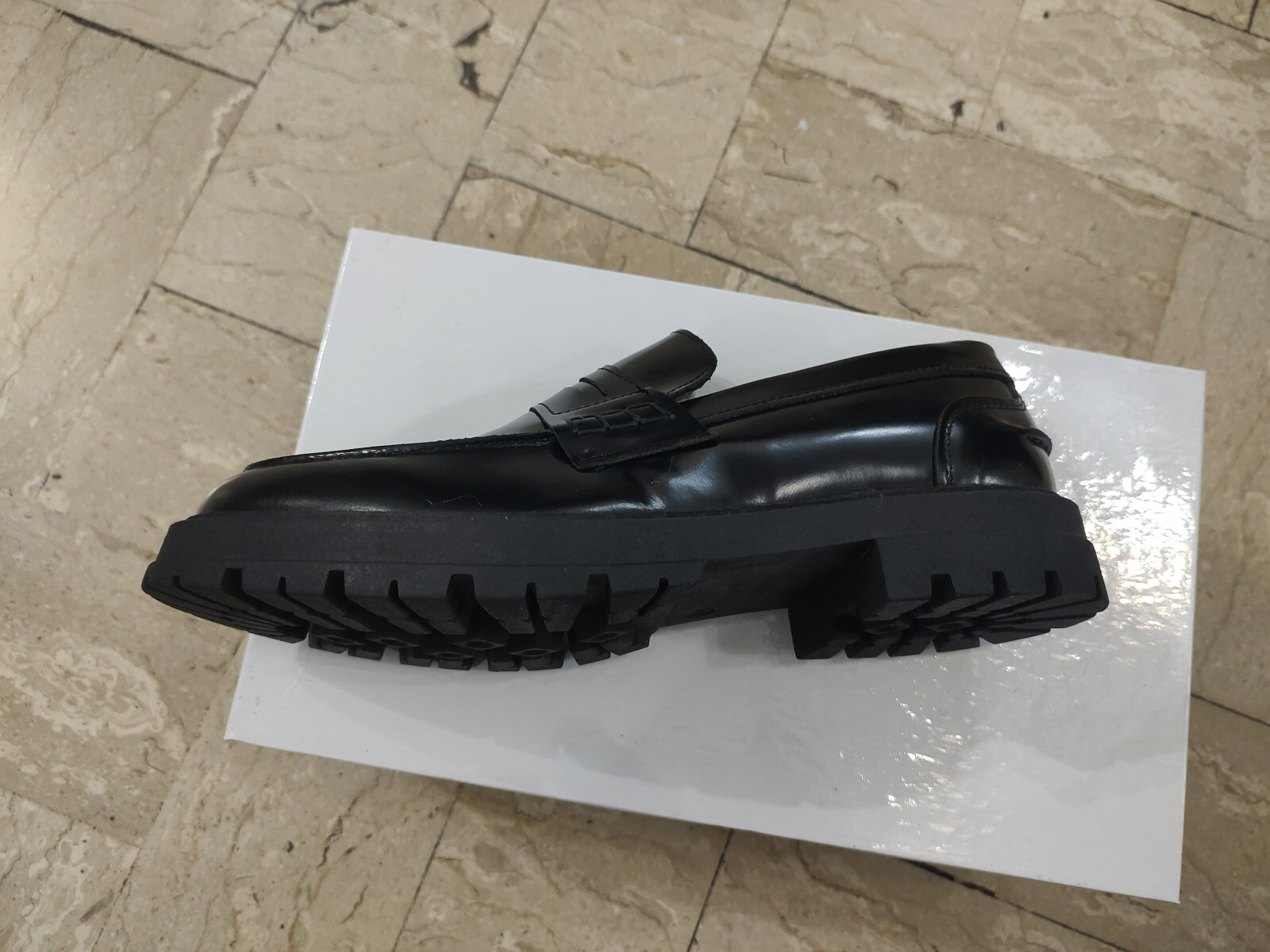 42 College Rock Black Loafer
