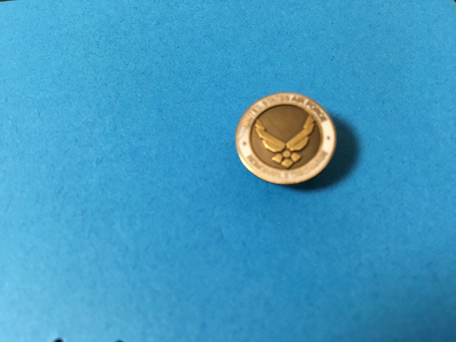 USAF HONORABLE DISCHARGE HAT/LAPEL PIN VERY SMALL SUITABLE FOR TIE TAC SIZE