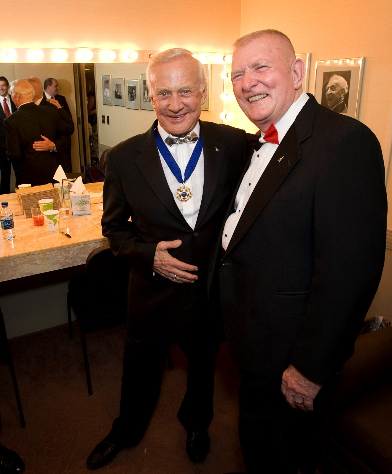 BUZZ ALDRIN AND GENE KRANZ AFTER "SALUTE TO APOLLO" - 8X10 NASA PHOTO (EP-170)
