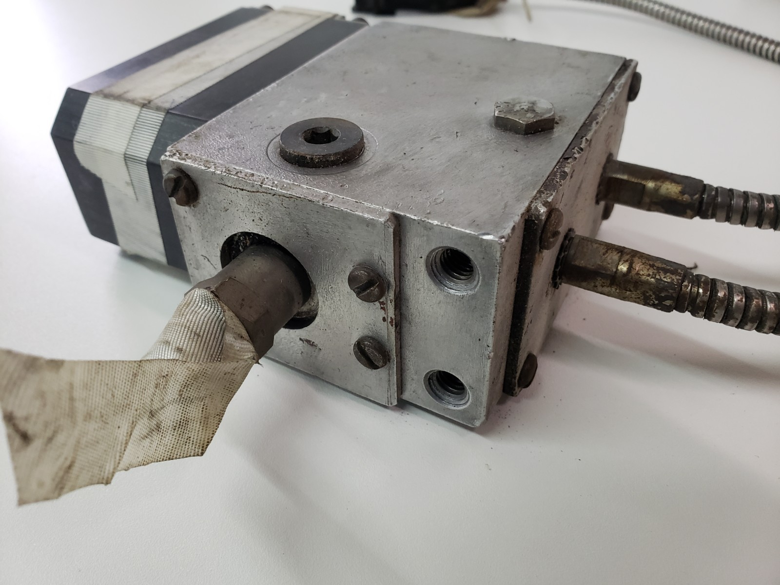 Nordson 724634A Hot Melt Applicator Head