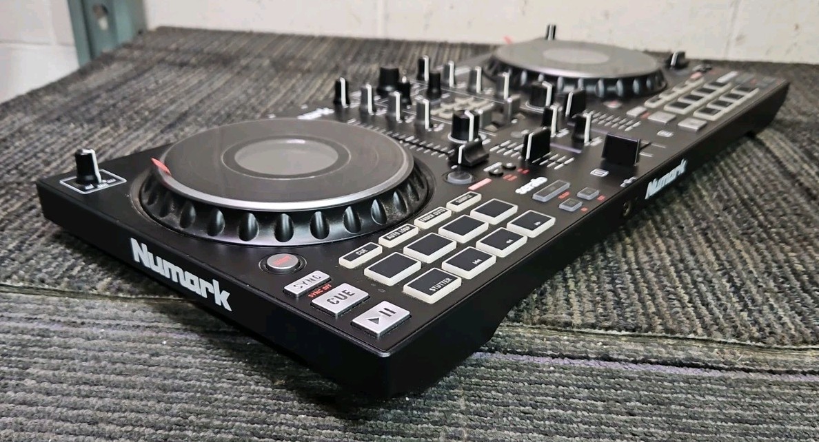 Numark Mixtrack Platinum FX Four Deck DJ Controller