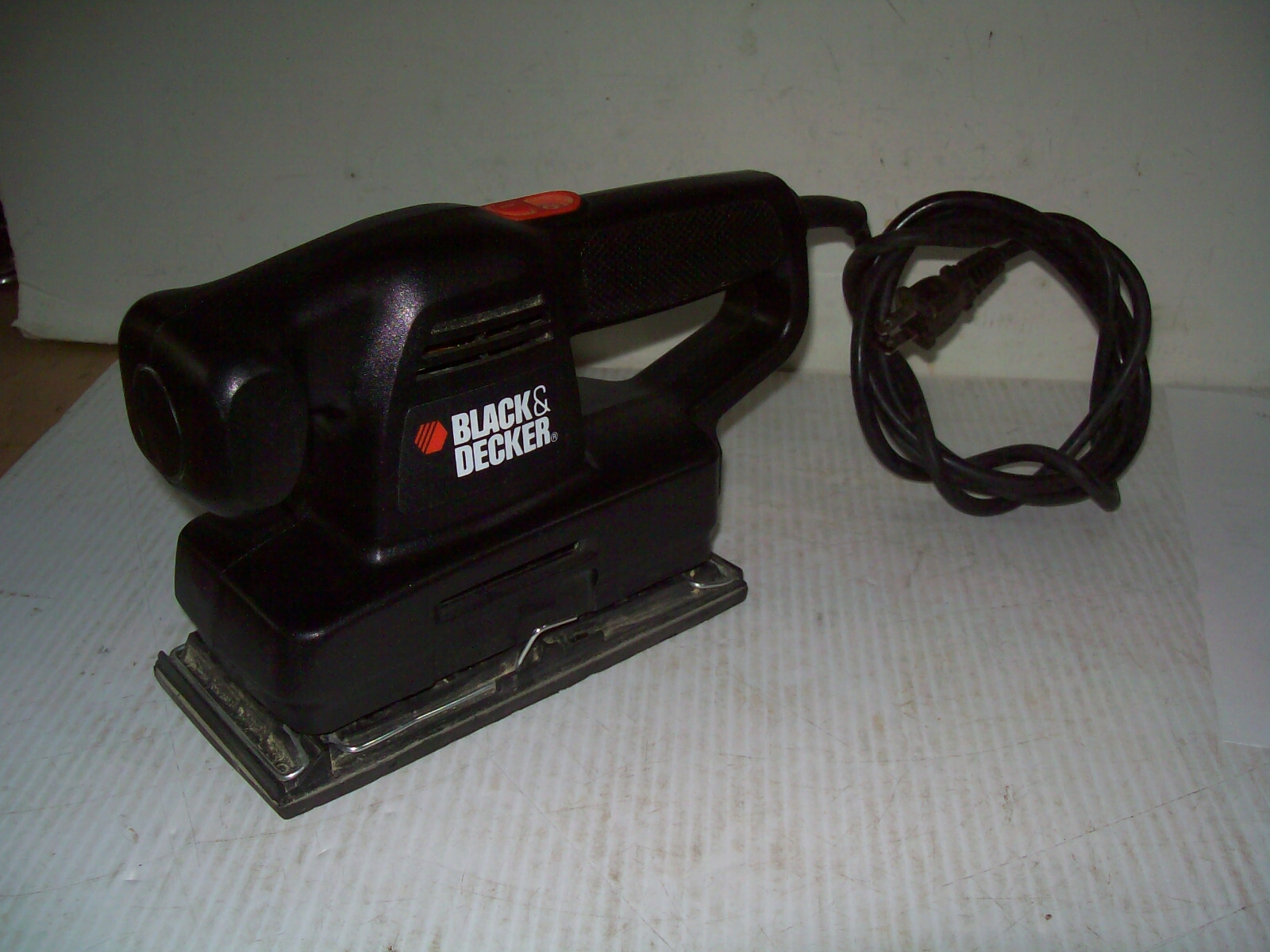 Black & Decker 7448 120V 1.2 amp / 10000OPM Double Insulated Sander in GUC