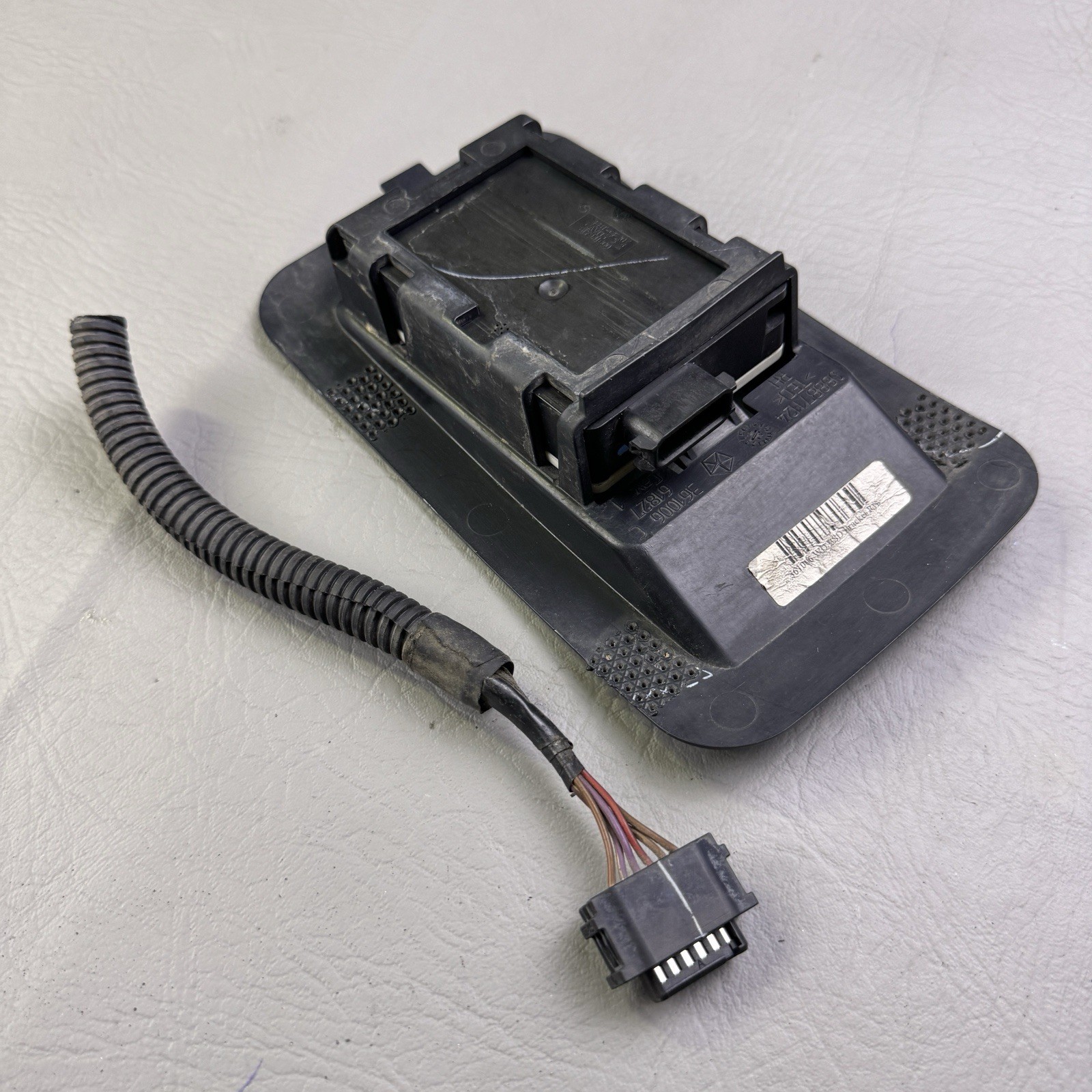2011-2013 DODGE DURANGO RIGHT BLIND SPOT DETECTION RADAR SENSOR 56038942AA OEM