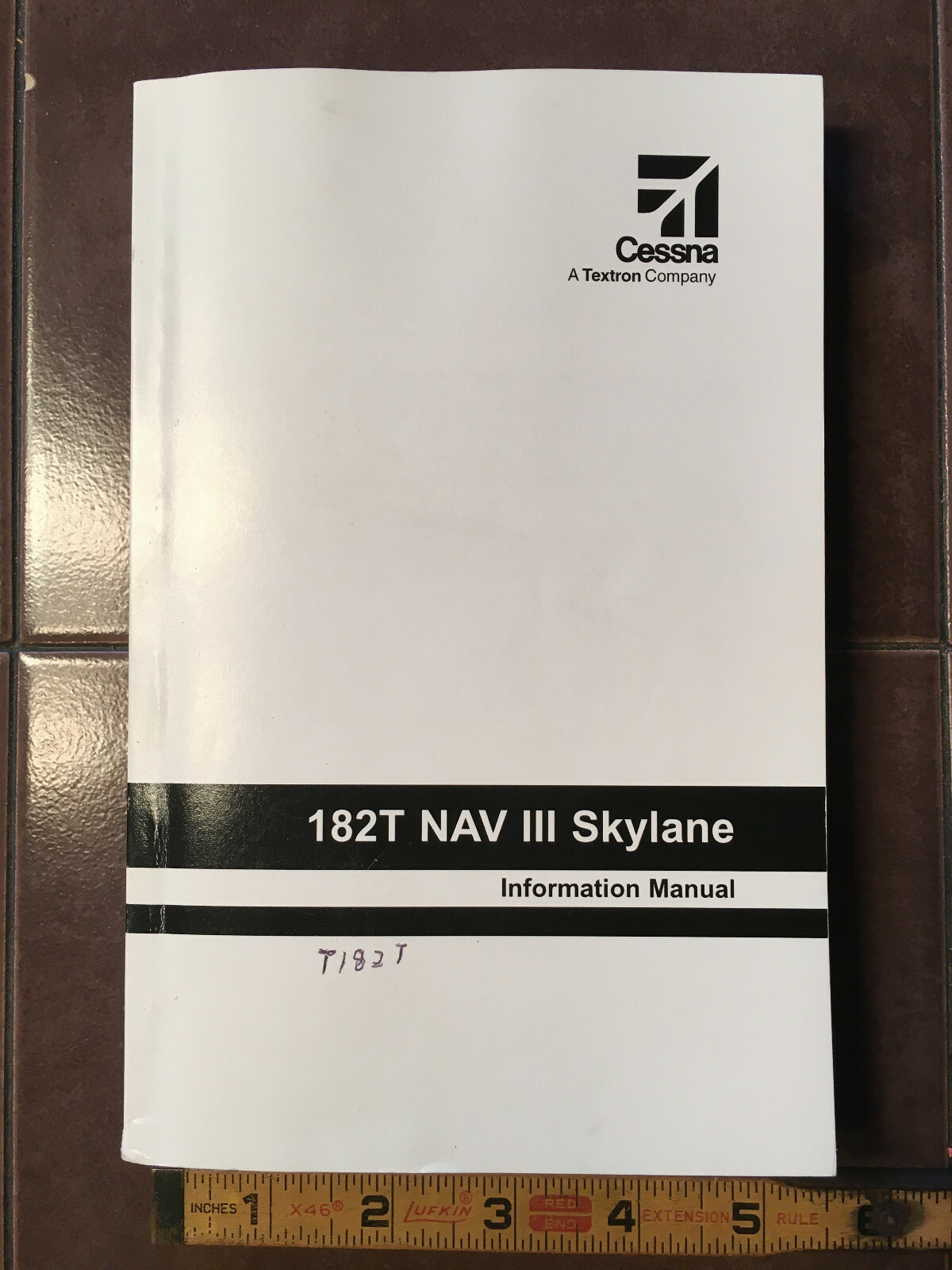 Cessna 182T Nav III Skylane Pilot's Information Manual