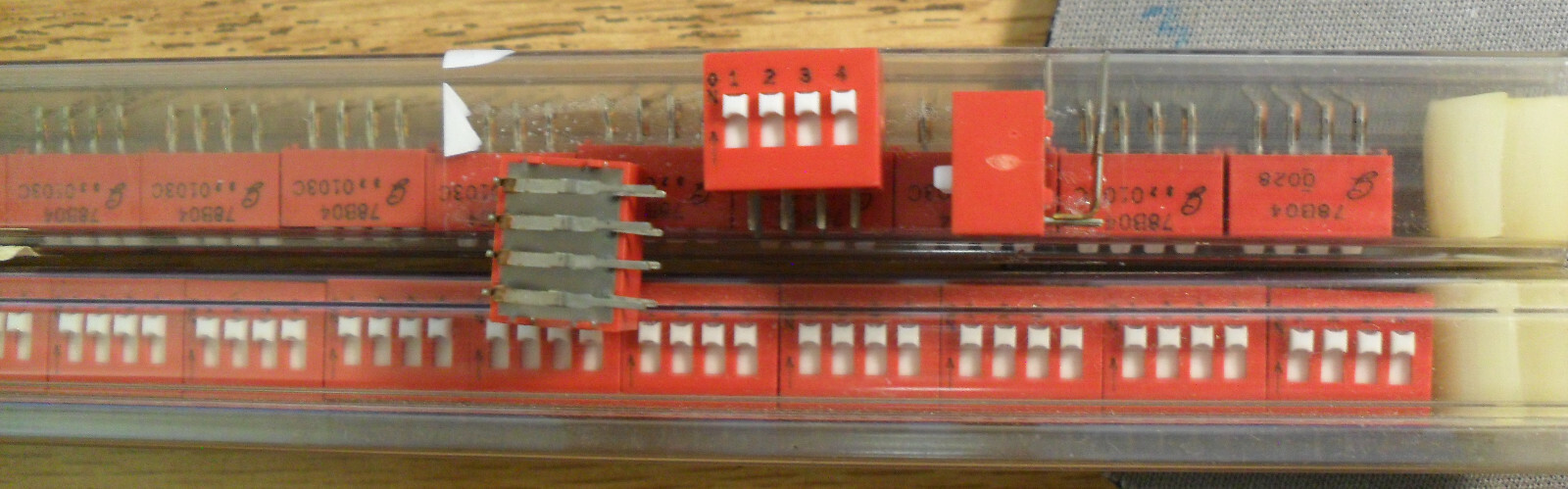 78B04 Grayhill 4 Position Right Angle Slide DIP Switches - NEW