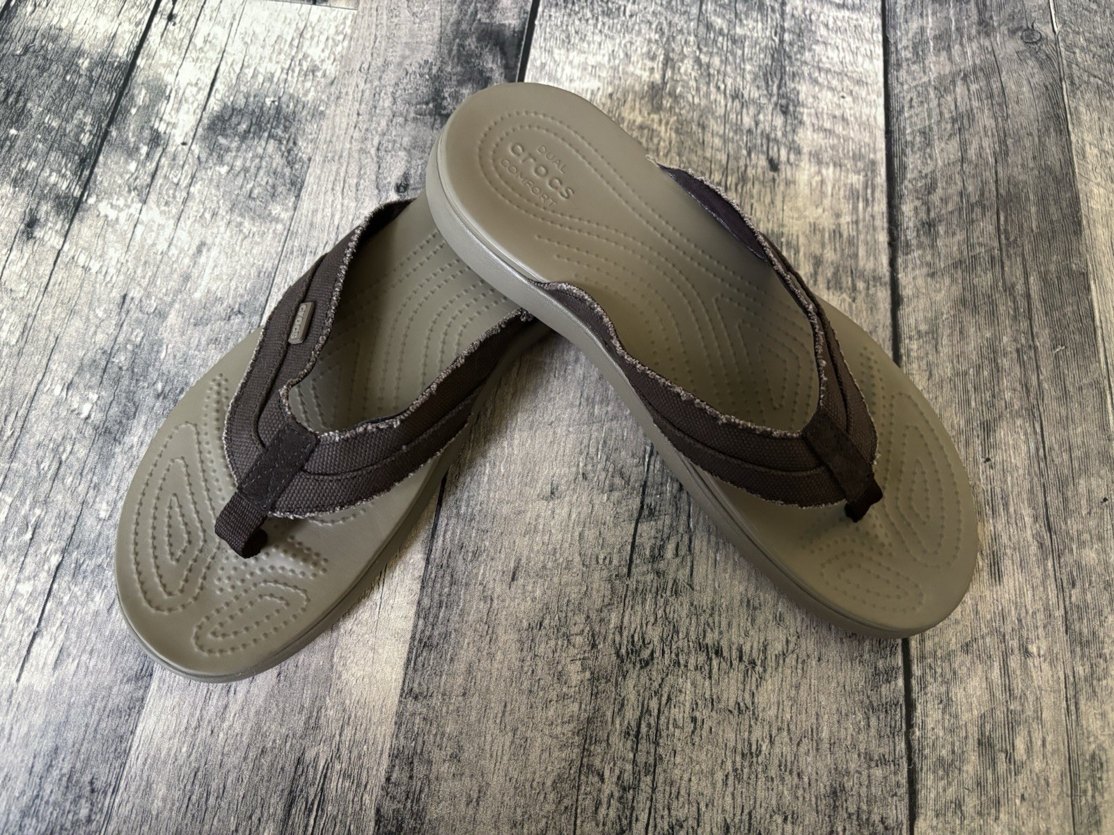 Crocs Dual Comfort Men’s Slip On Thong Sandals Shoes Brown Size 11 Summer Beach
