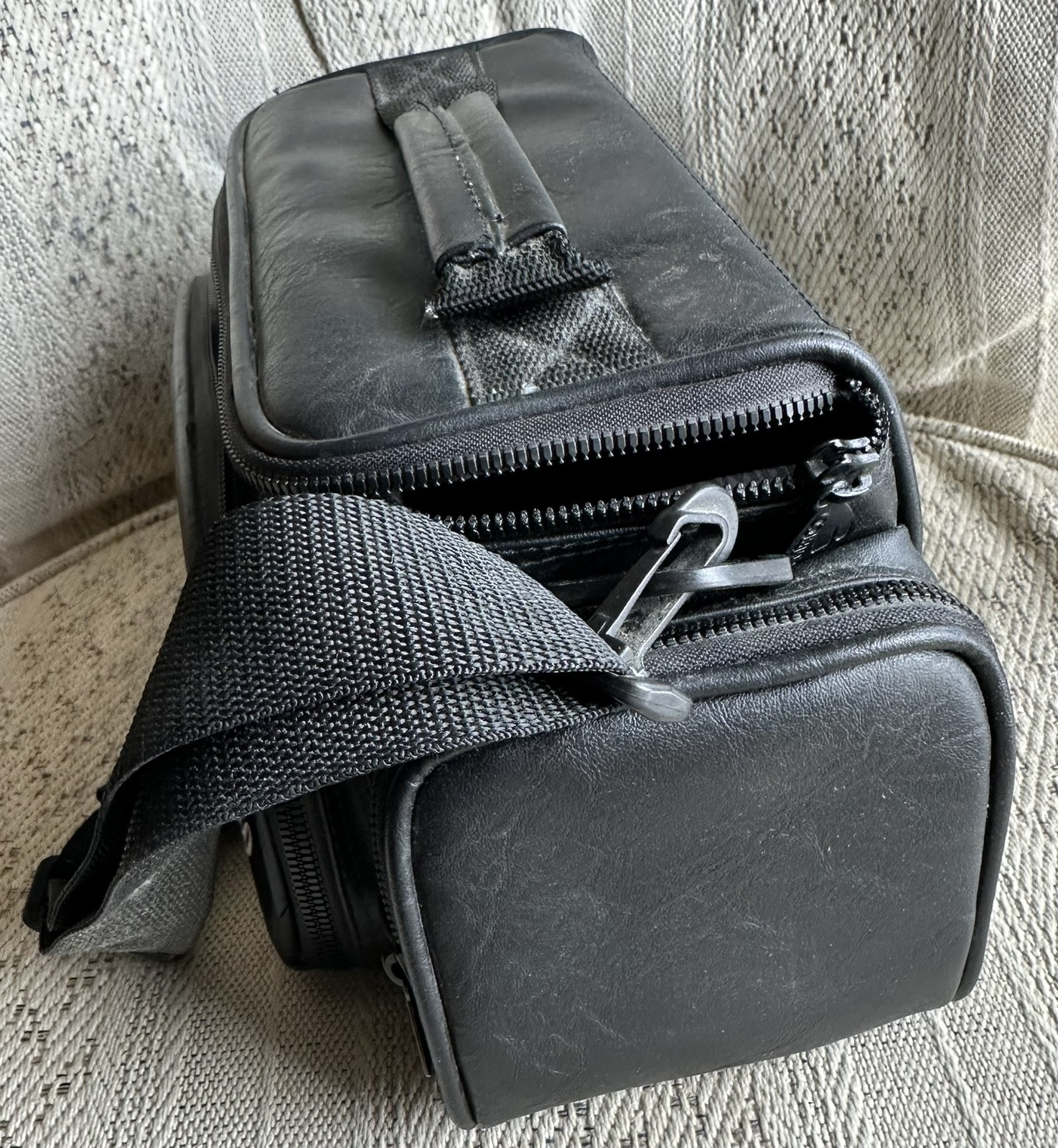 VTG Ambico Black Shoulder Strap Camera Bag Case Padded Multiple Compartments