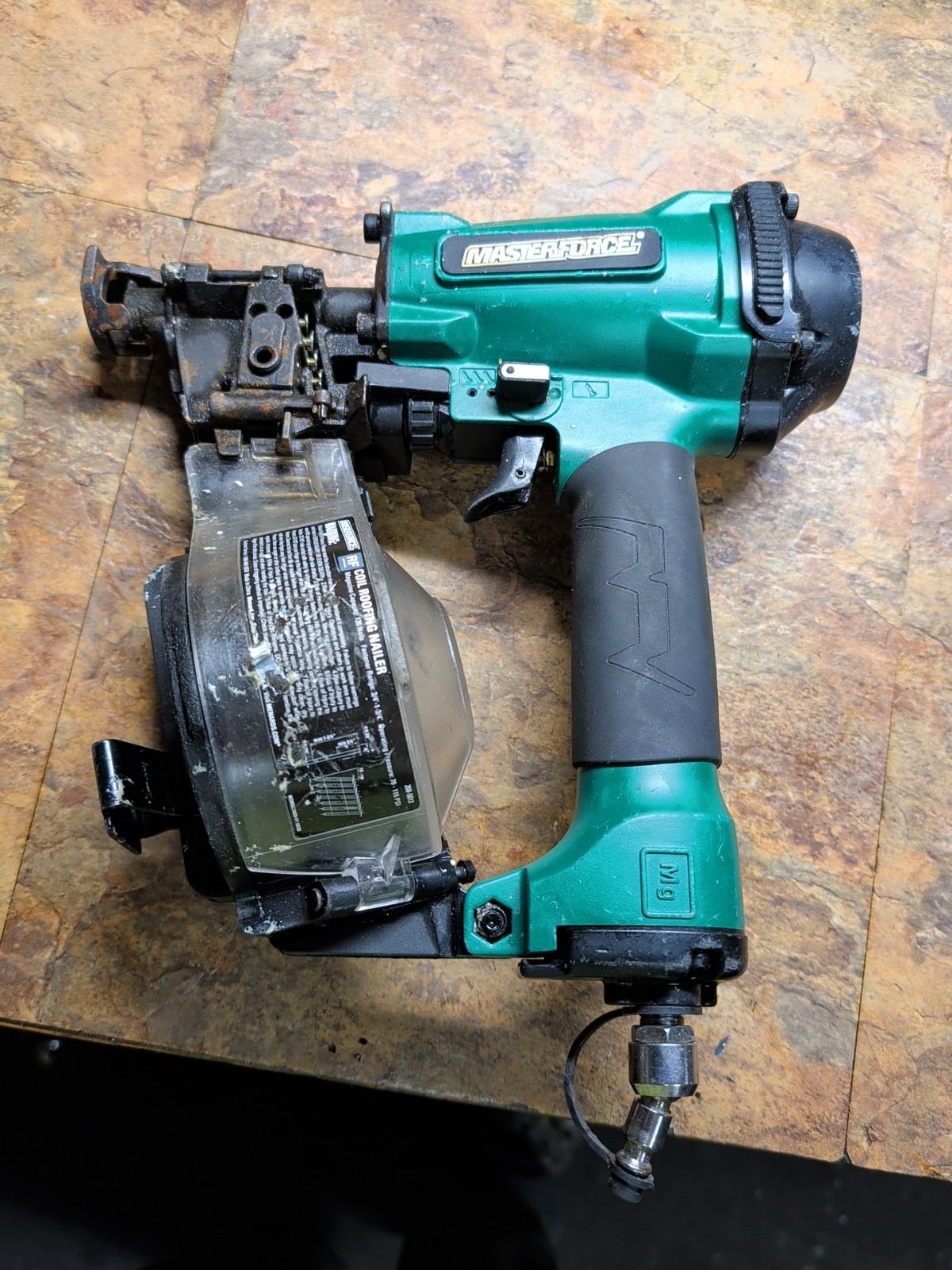 Masterforce 208-5013 Pneumatic 15-Degree 3/4" - 1-3/4" Coil Roofing Nailer
