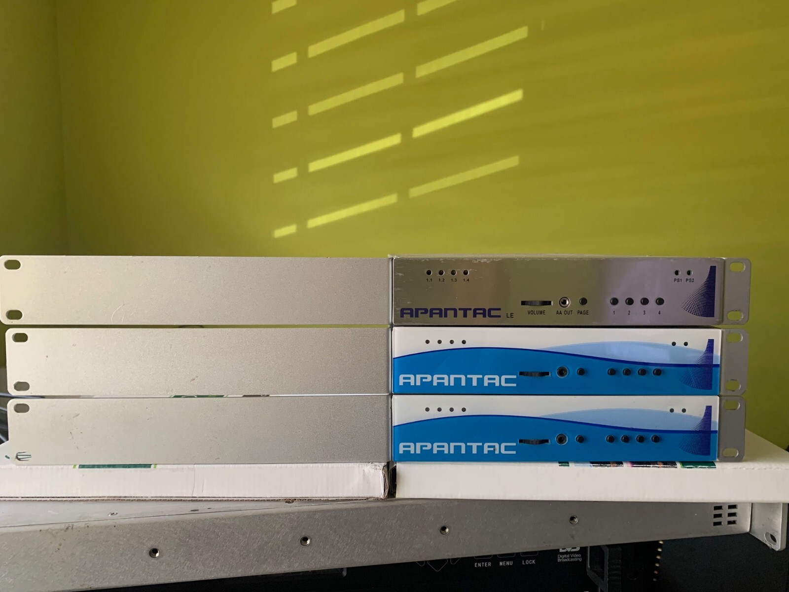 MULTIVIEWER - APANTAC TAHOMA LE-4HD