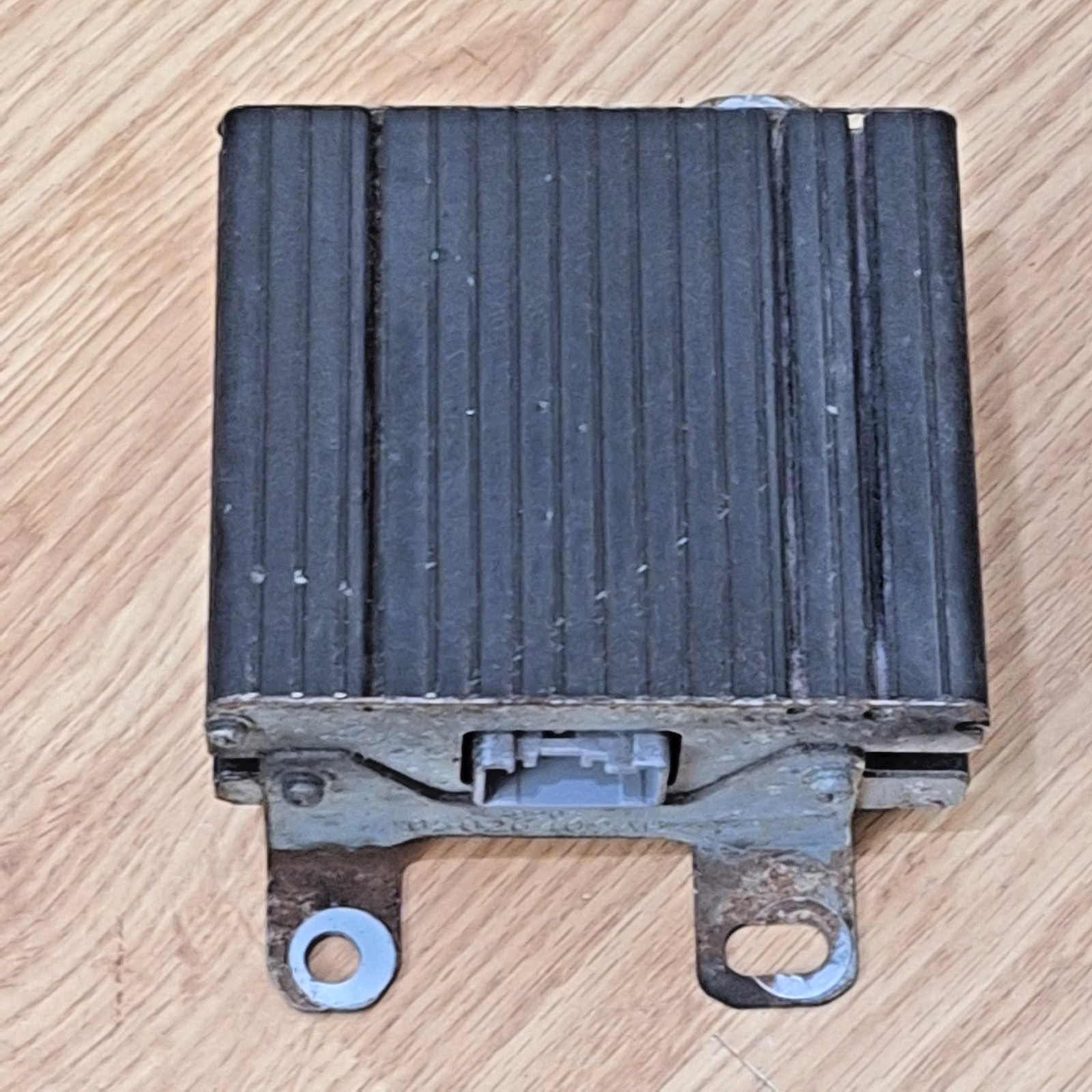 2010 Dodge Journey Mopar 5026409AB Power Inverter Module