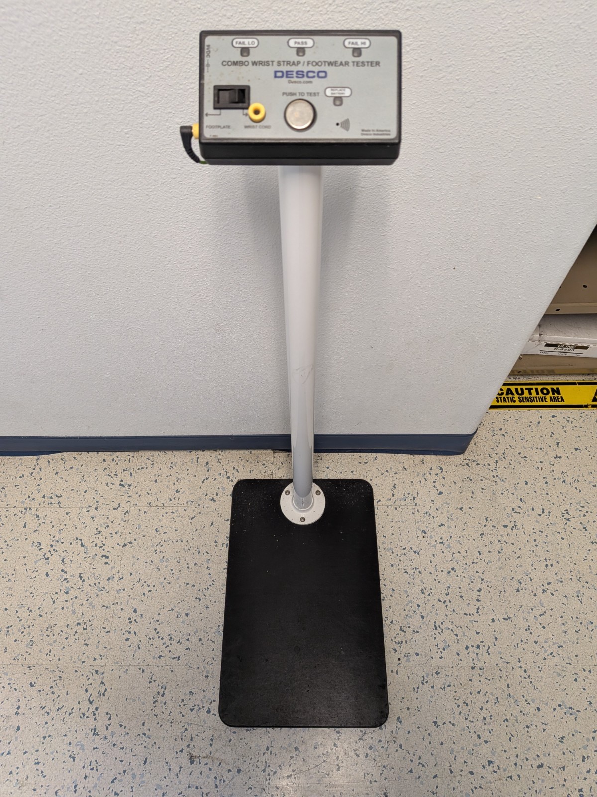 DESCO 19250 ESD Wrist Strap/Footwear Tester.