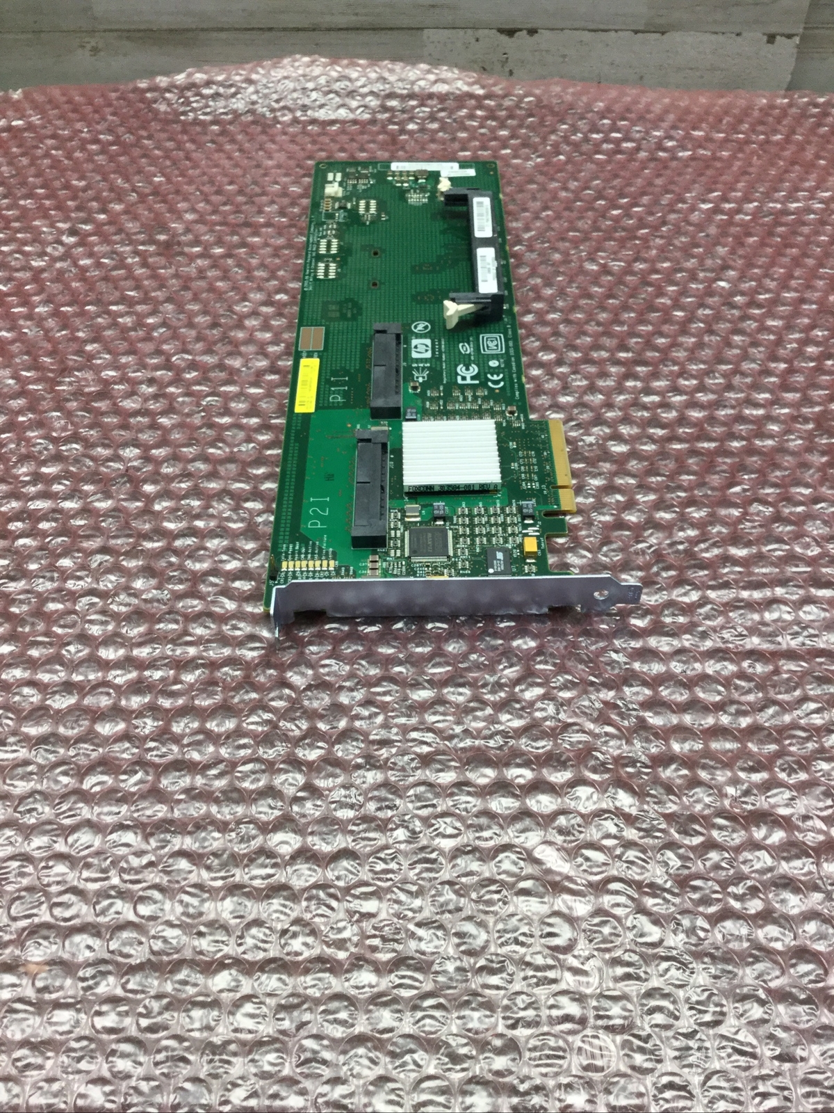 Used 412799-001 HP Smart Array E200 PCI-e 8-Port SCSI-SAS Controller Card