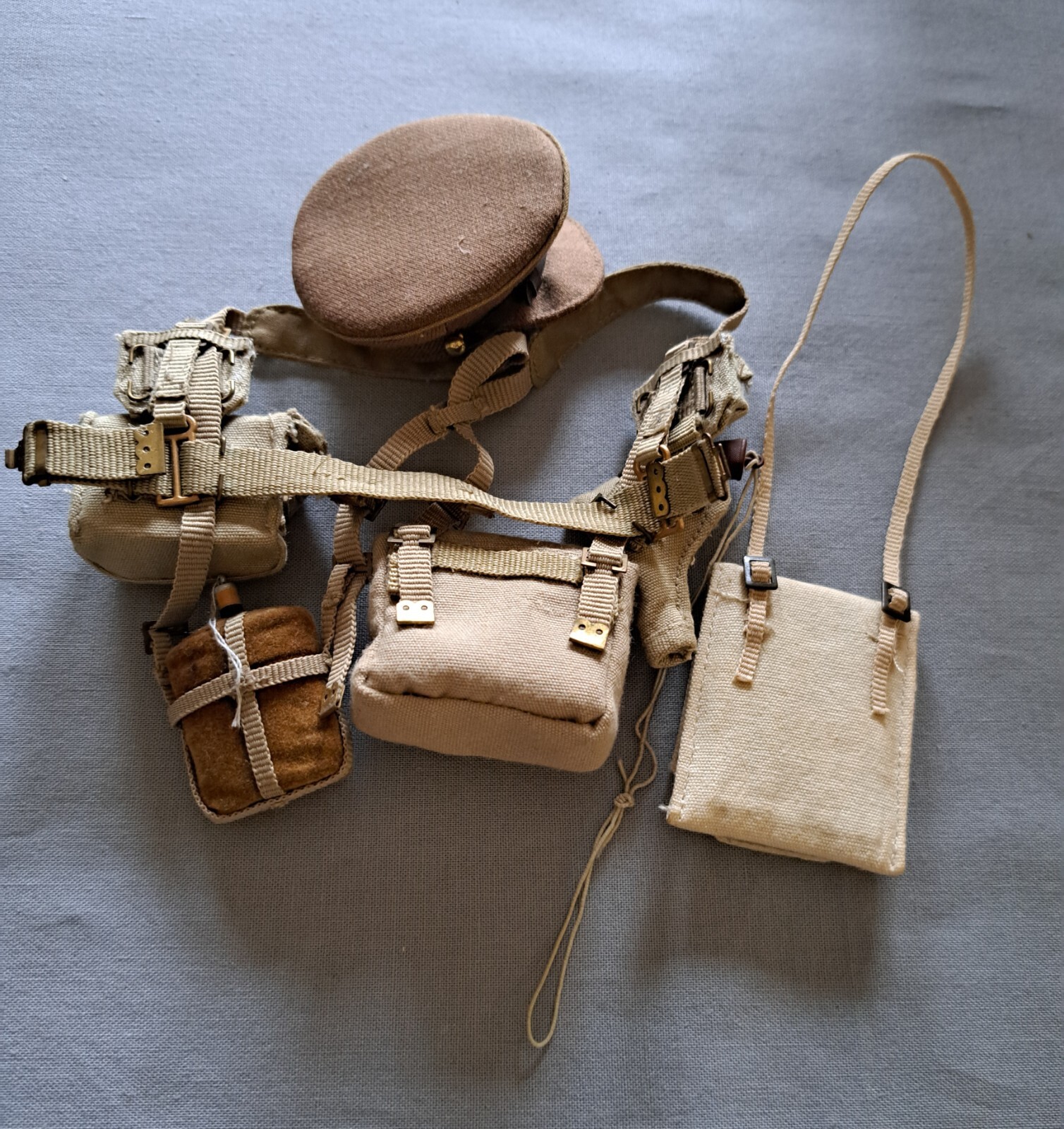 1/6 Dragon WWII British Officer's '37 Pattern Web Equipment