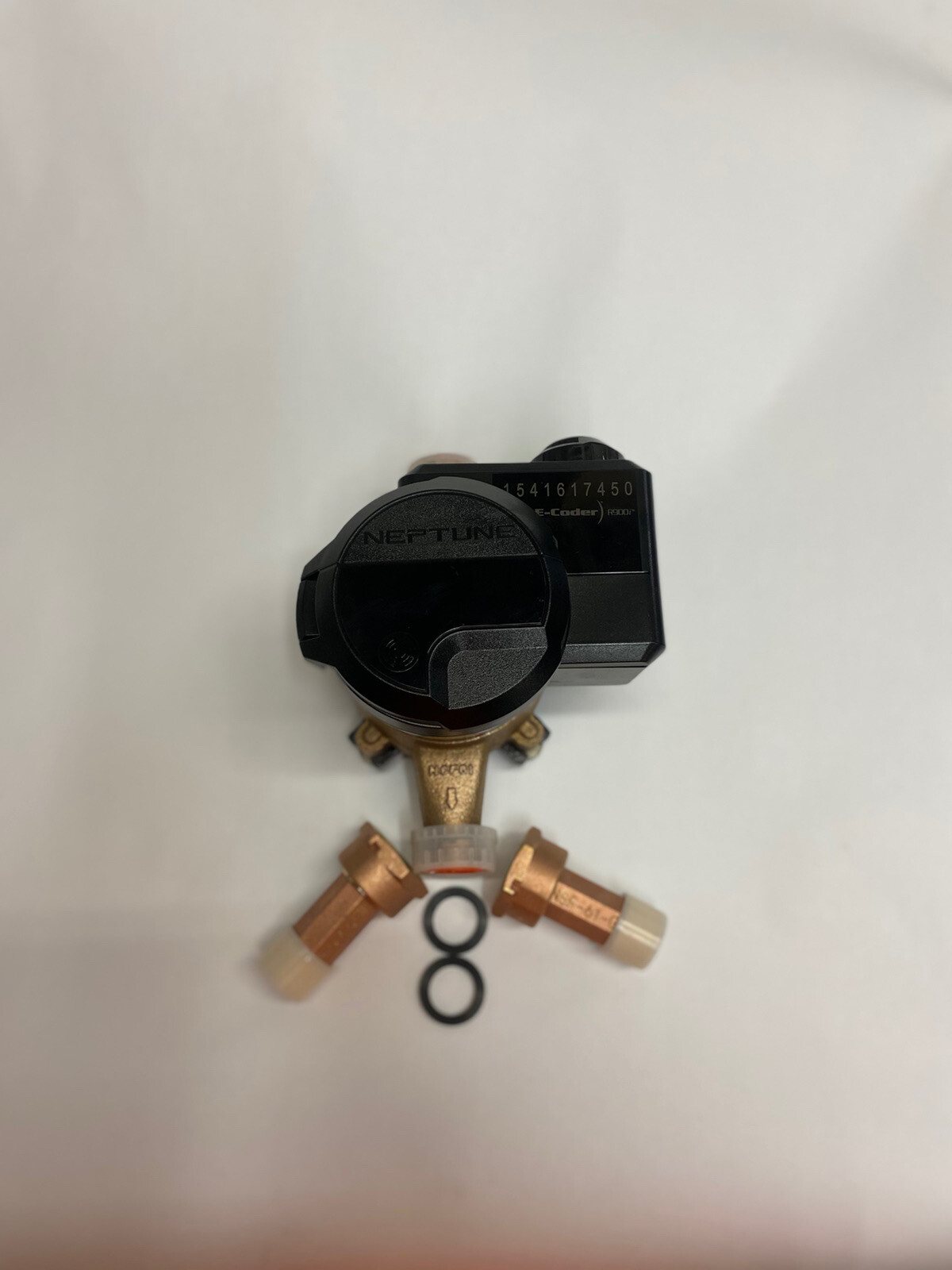 Neptune 5/8x 3/4 T-10 LP Water Meter with r900 v4 US Gallon Register couplings
